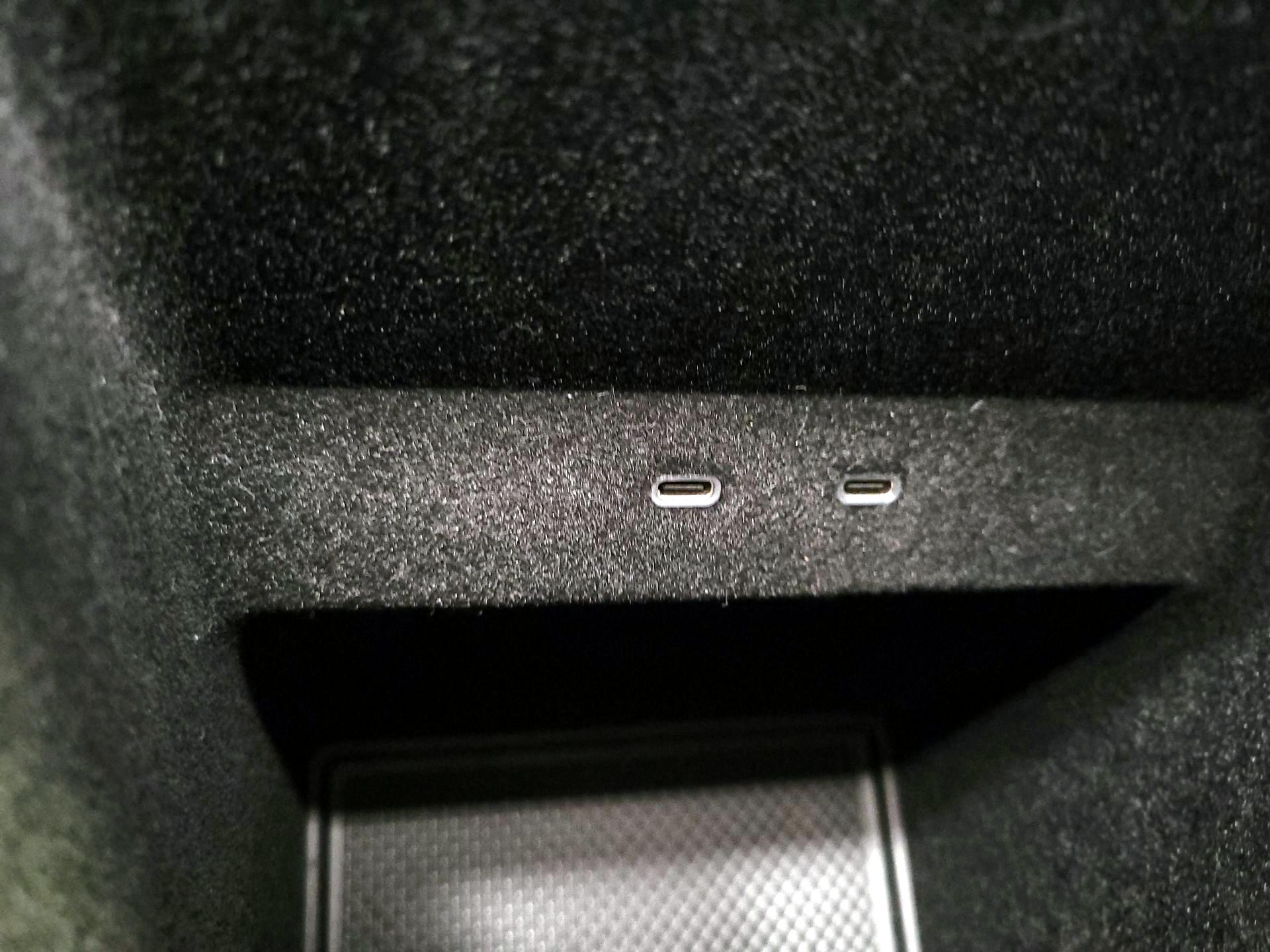 Thumbnail: 2022 Rivian R1T - 18