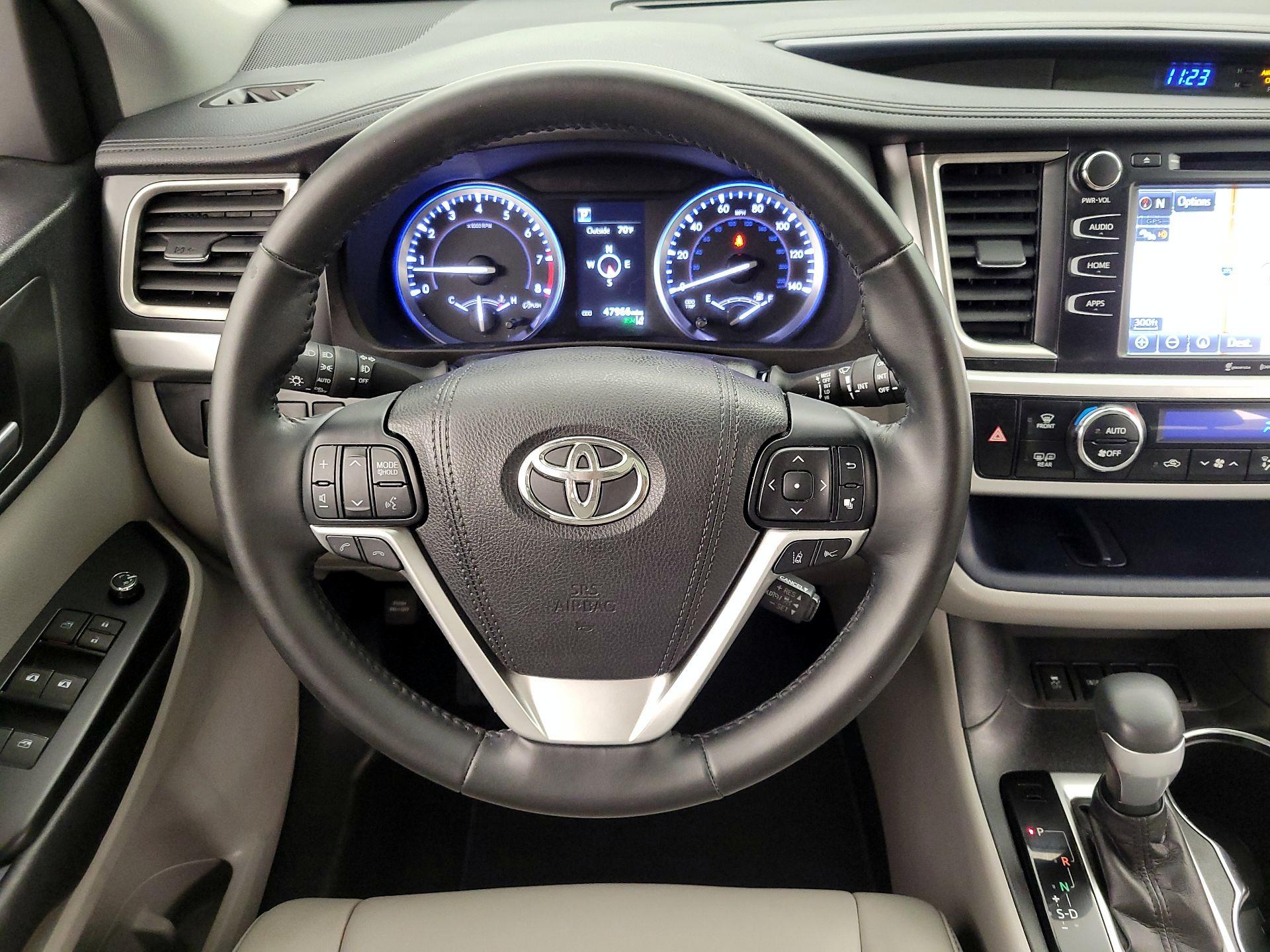 Thumbnail: 2017 Toyota Highlander - 10