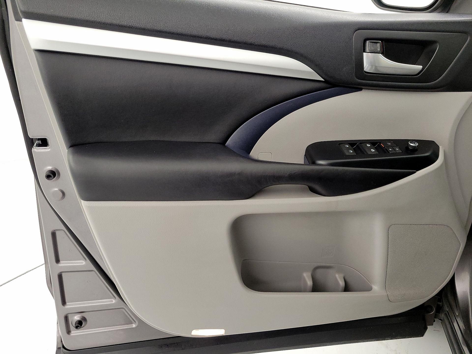 Thumbnail: 2017 Toyota Highlander - 12