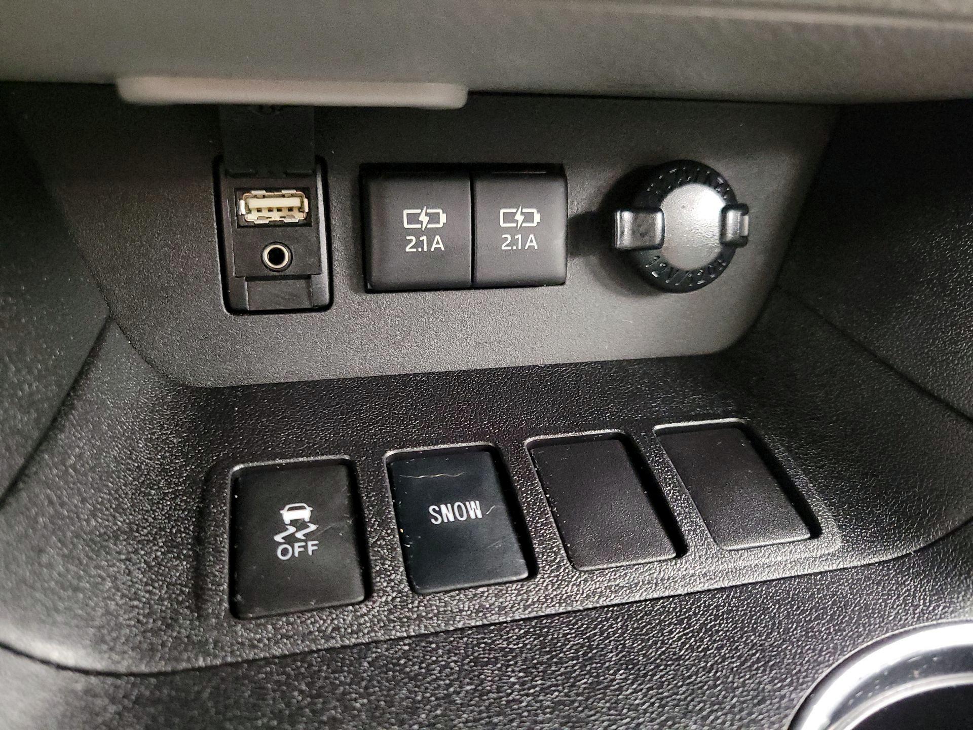 Thumbnail: 2017 Toyota Highlander - 19