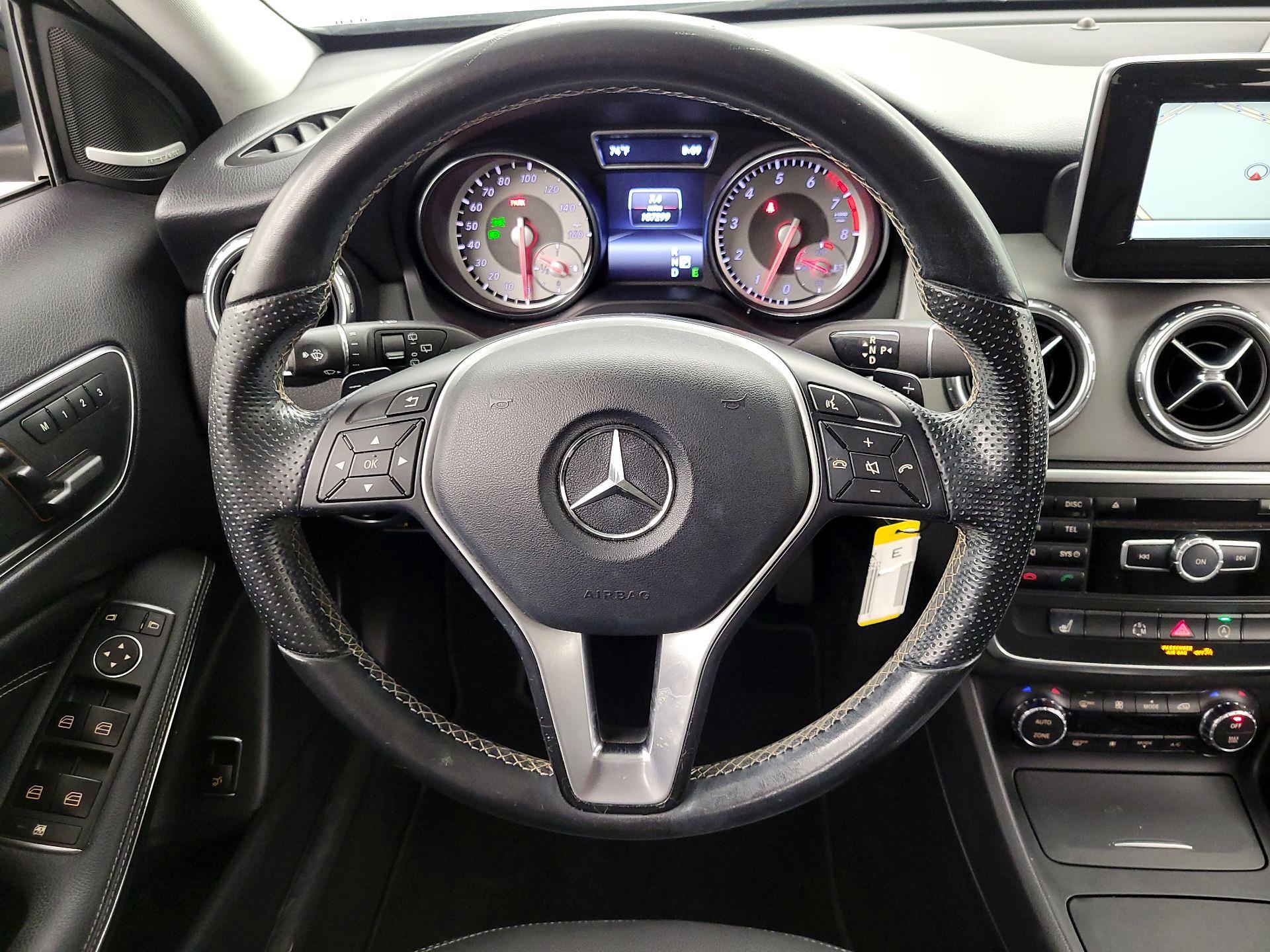 Thumbnail: 2015 Mercedes-Benz GLA - 10