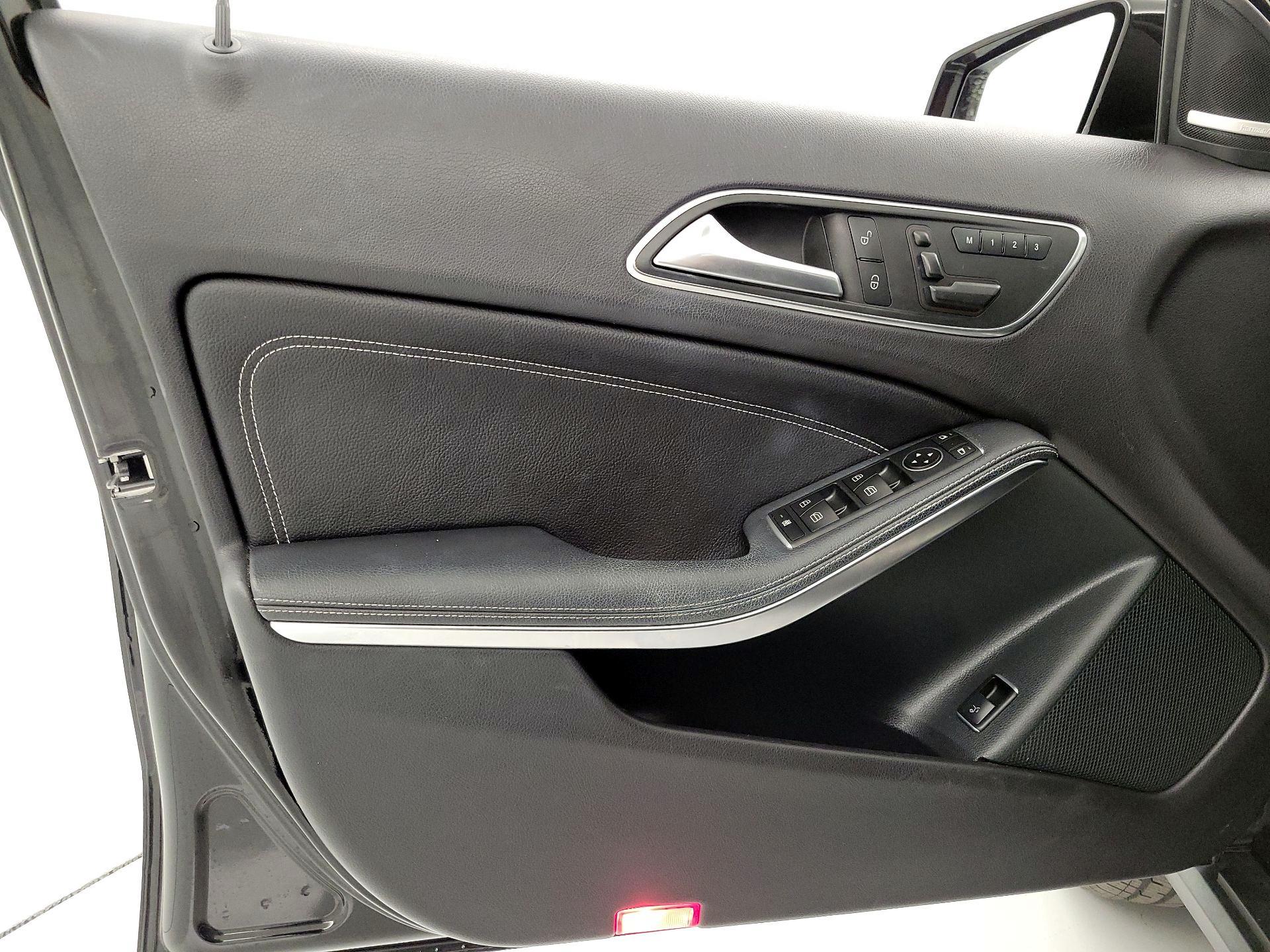 Thumbnail: 2015 Mercedes-Benz GLA - 12