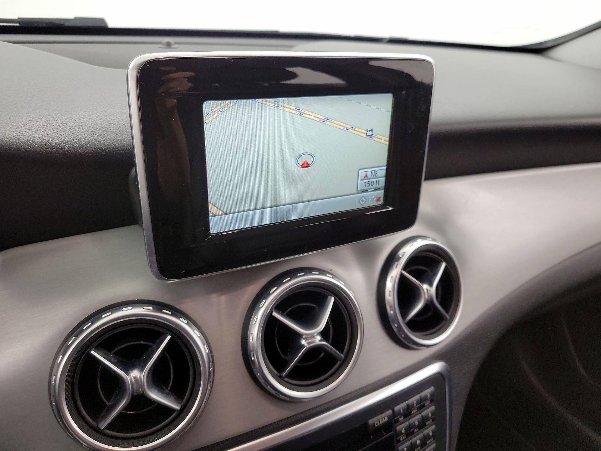 Thumbnail: 2015 Mercedes-Benz GLA - 14