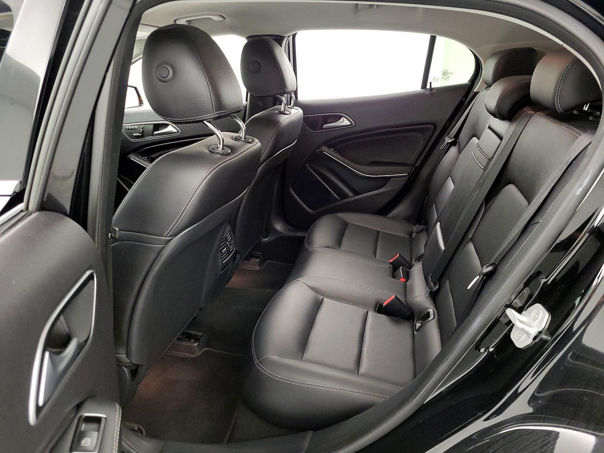 Thumbnail: 2015 Mercedes-Benz GLA - 19