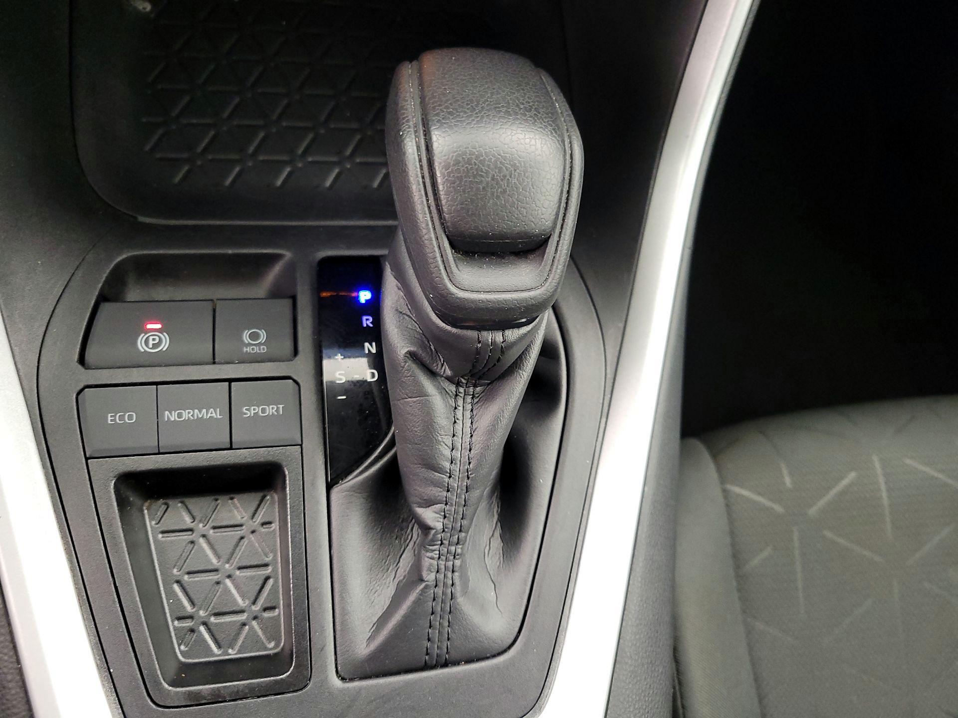 Thumbnail: 2024 Toyota RAV4 - 17