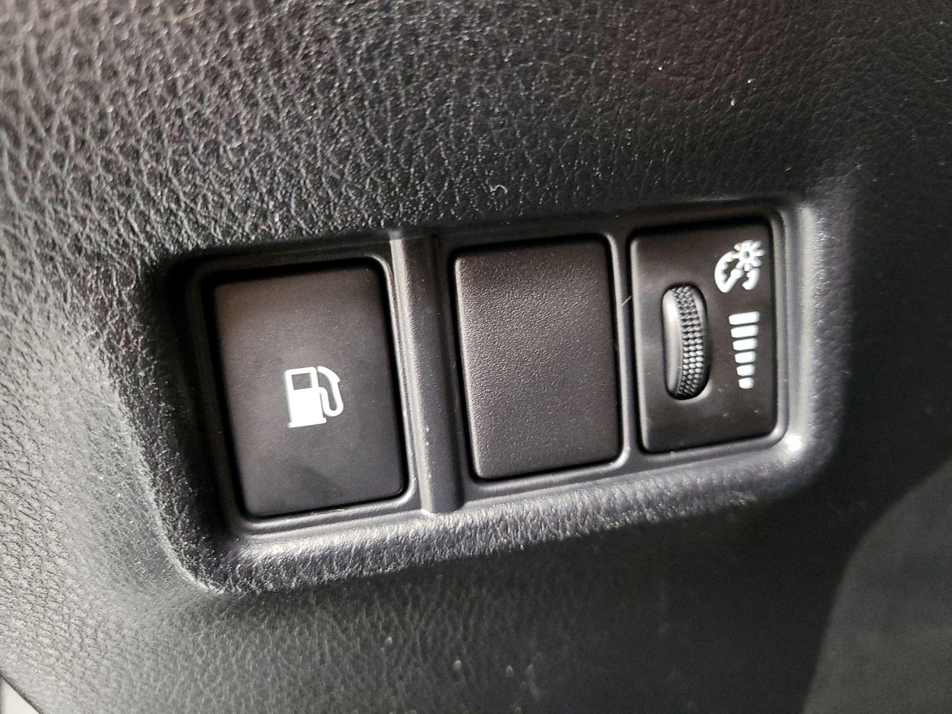 Thumbnail: 2018 Toyota C-HR - 13