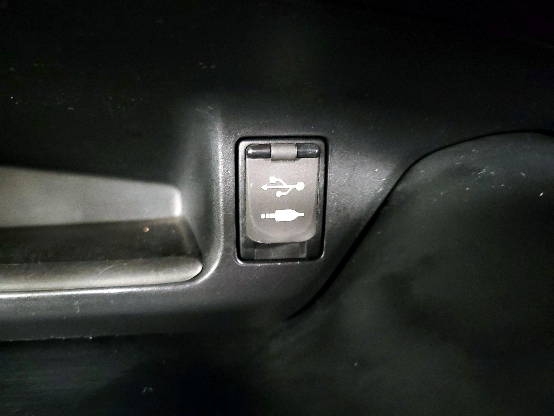 Thumbnail: 2018 Toyota C-HR - 18