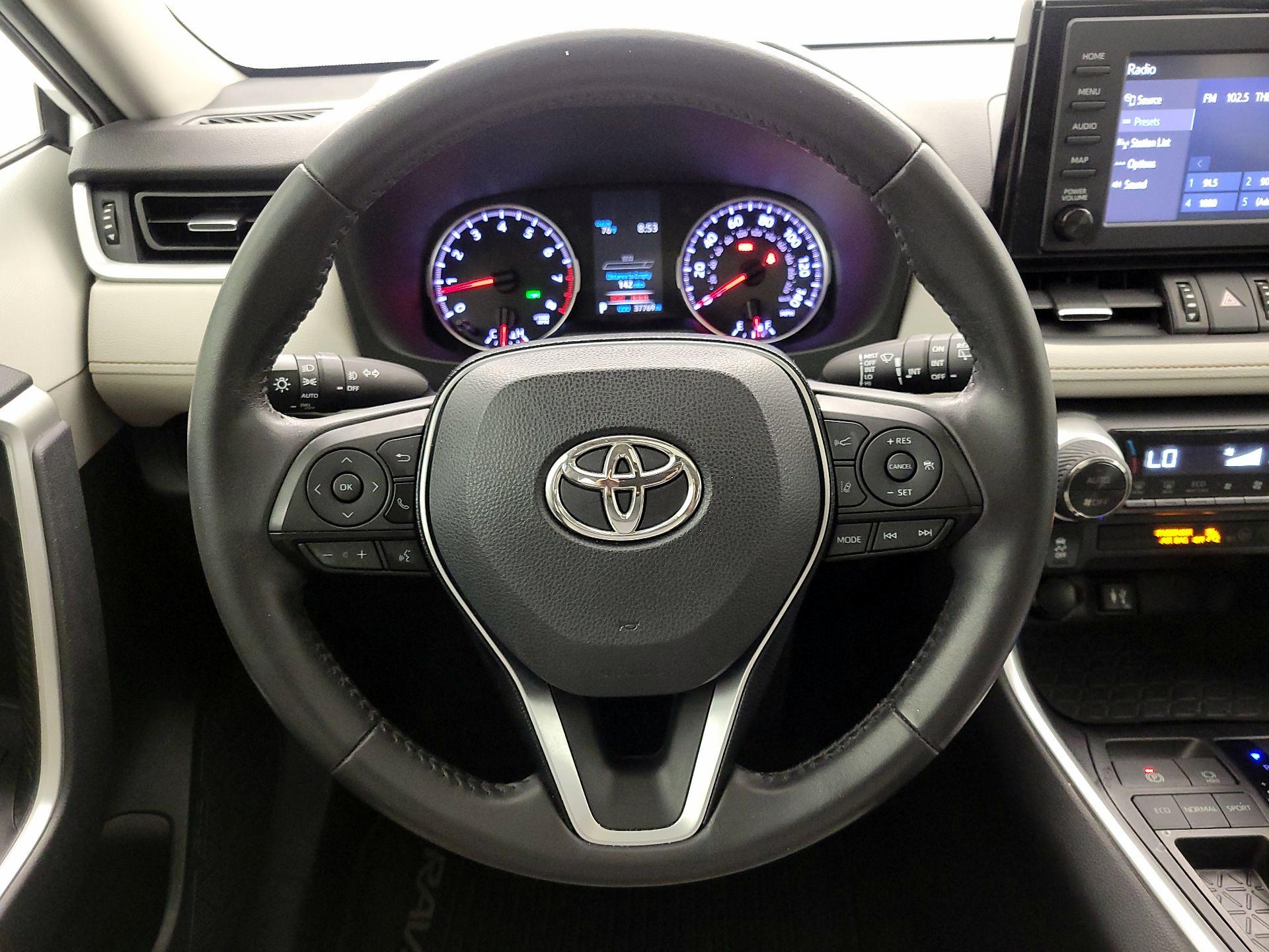 Thumbnail: 2019 Toyota RAV4 - 10