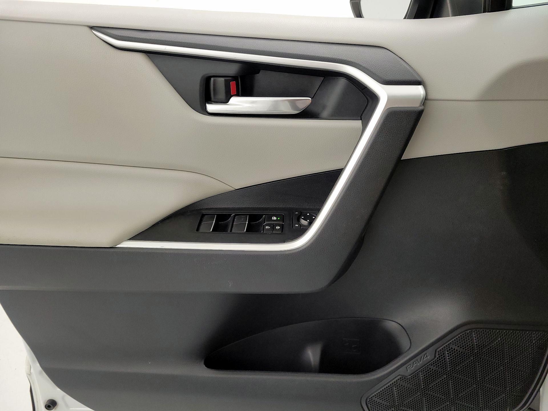 Thumbnail: 2019 Toyota RAV4 - 12