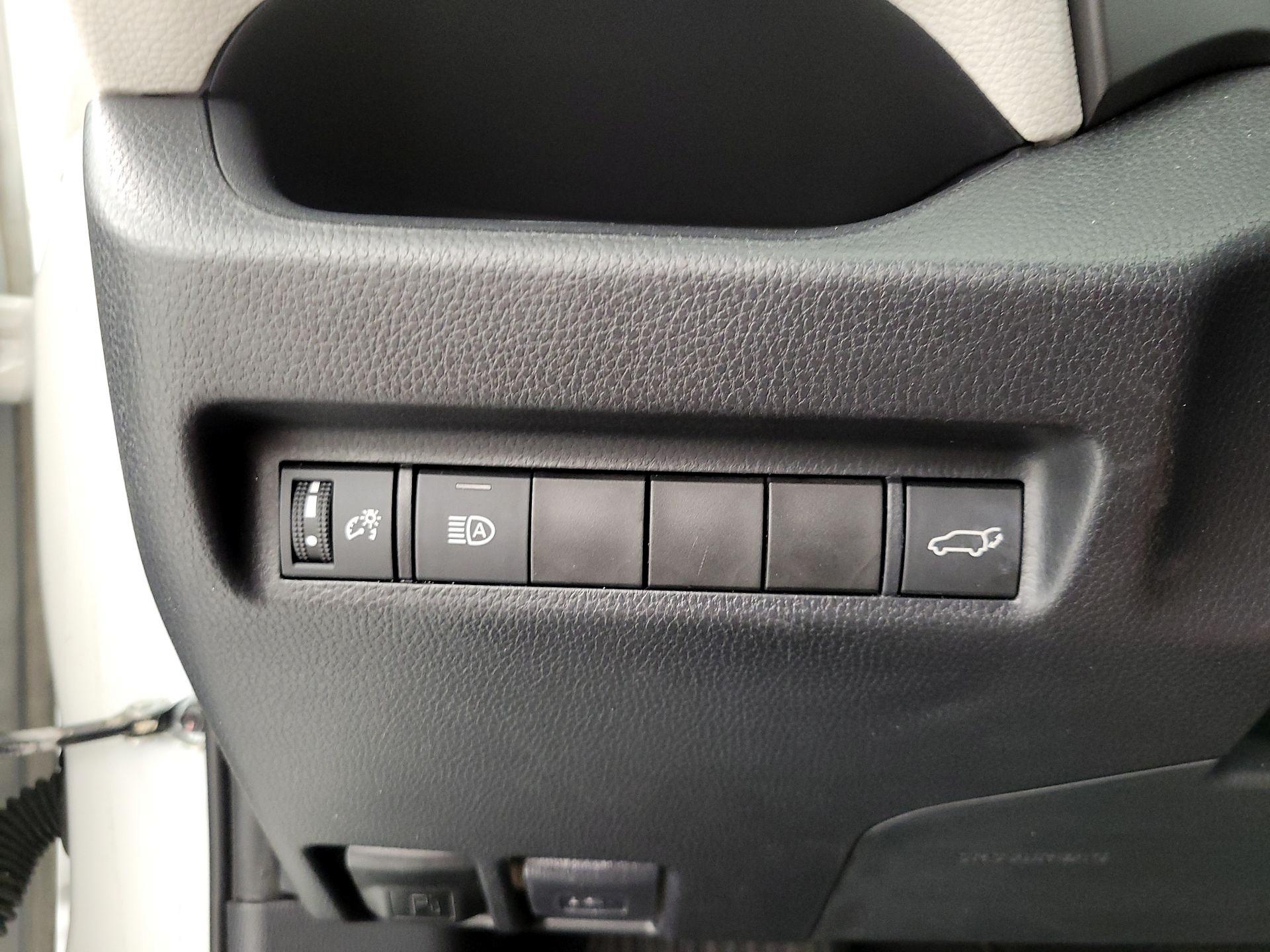 Thumbnail: 2019 Toyota RAV4 - 13