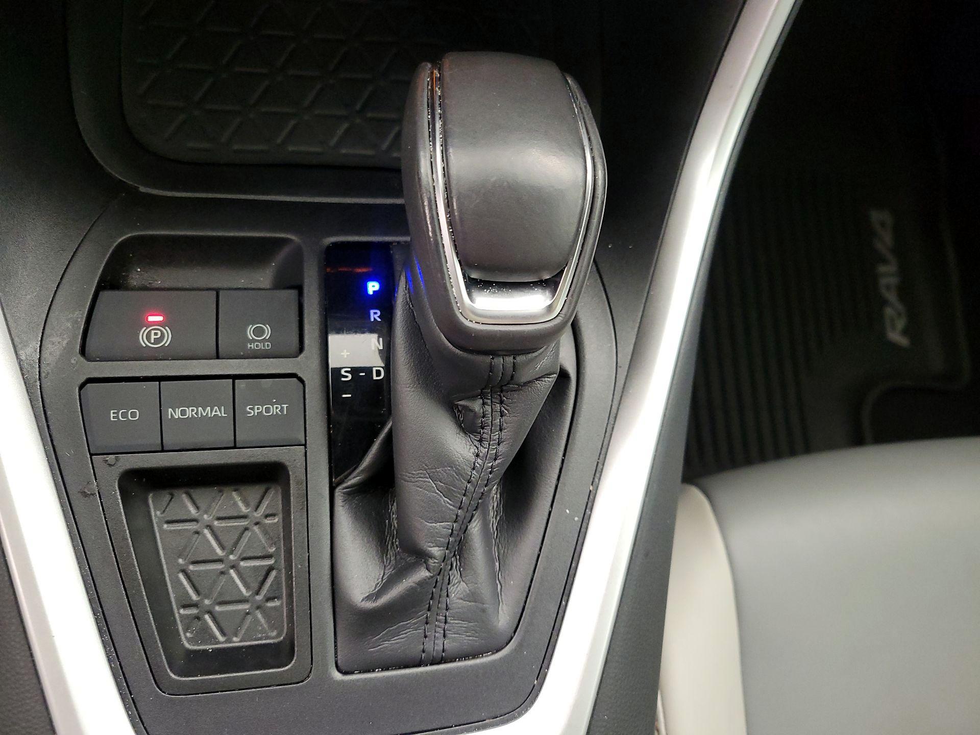 Thumbnail: 2019 Toyota RAV4 - 17