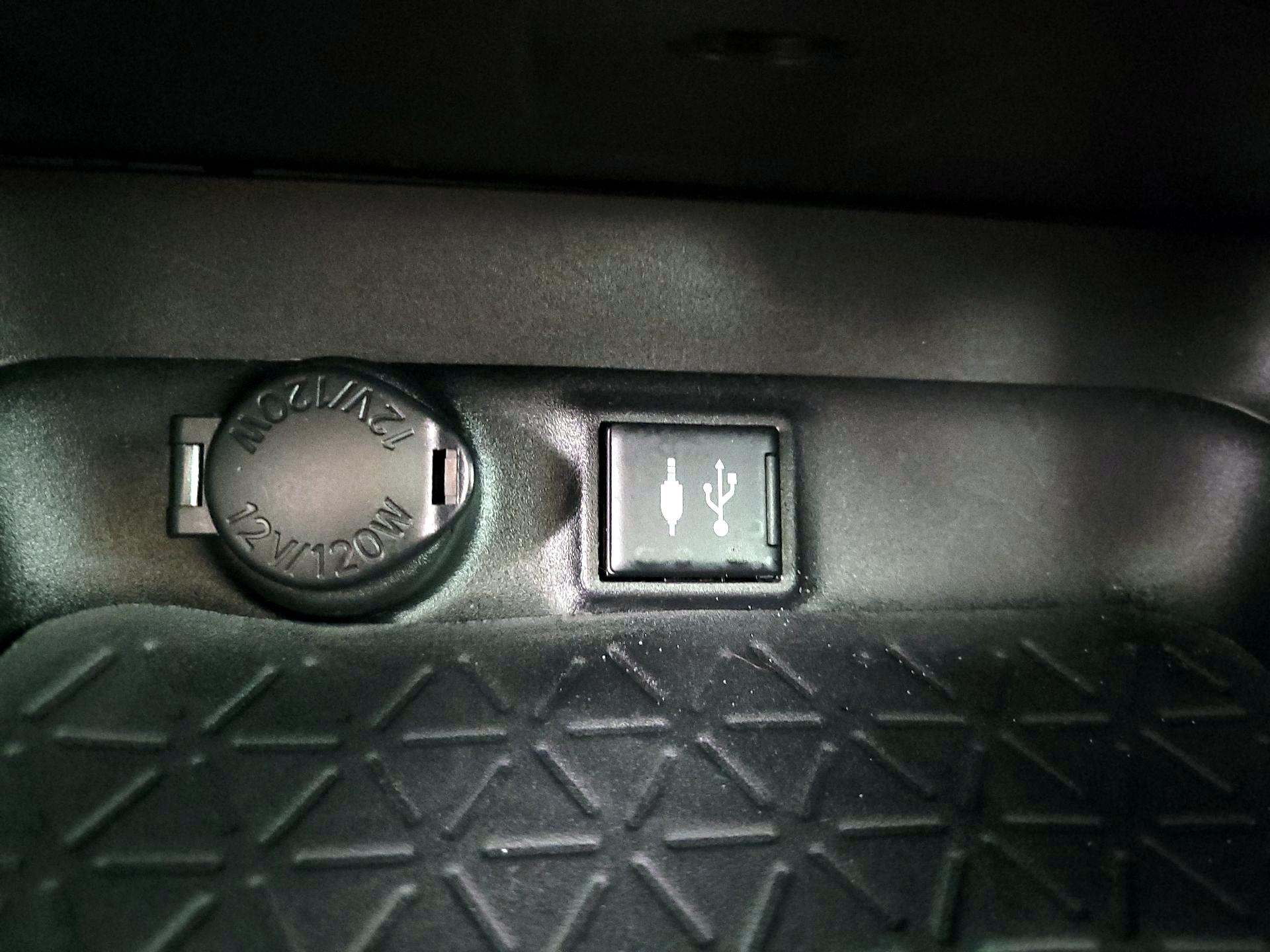 Thumbnail: 2019 Toyota RAV4 - 18