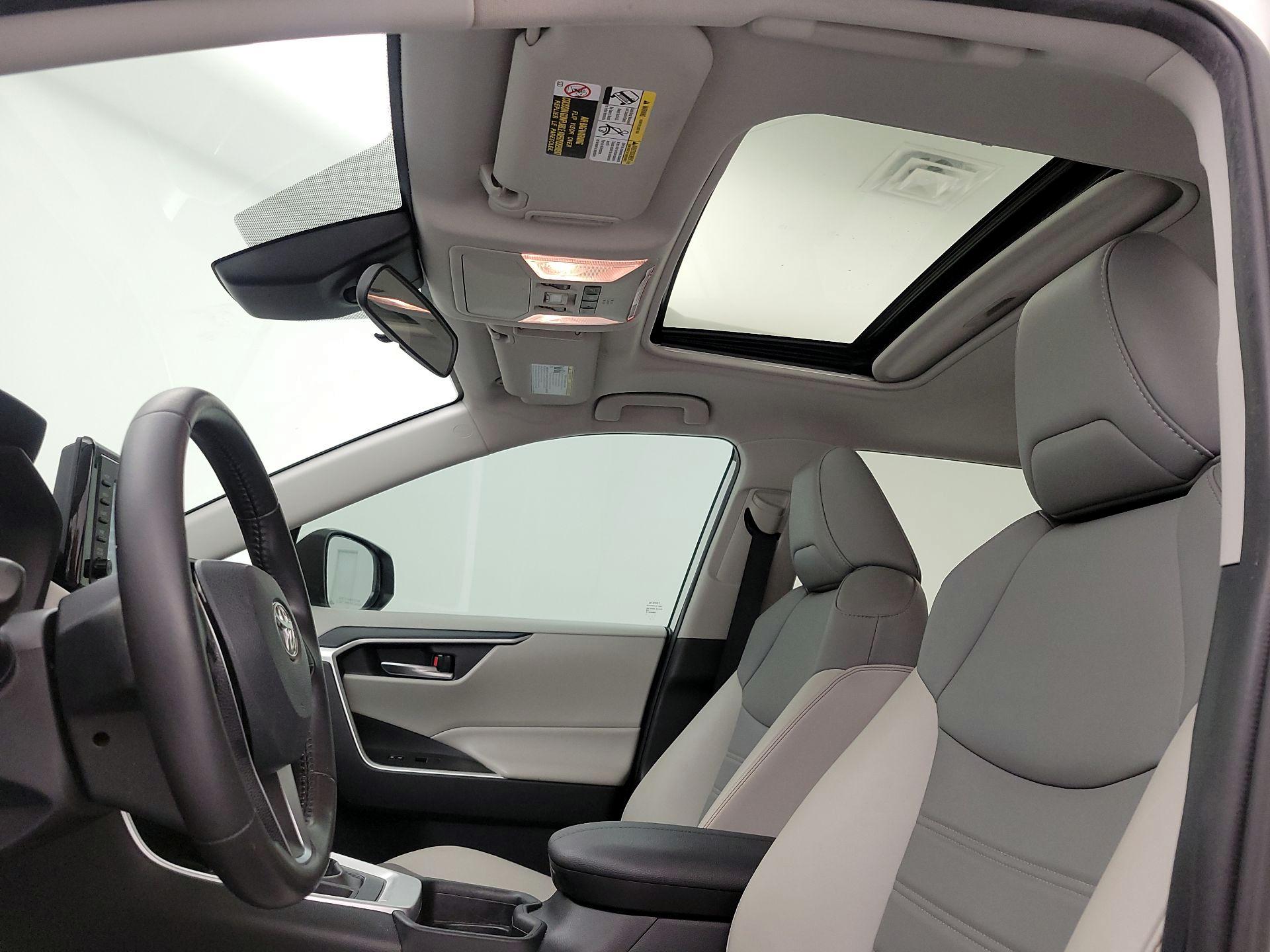 Thumbnail: 2019 Toyota RAV4 - 19