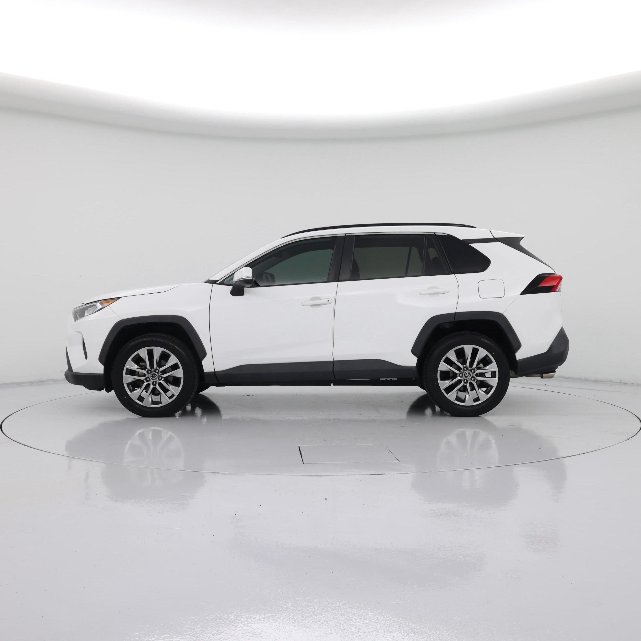 Thumbnail: 2019 Toyota RAV4 - 3