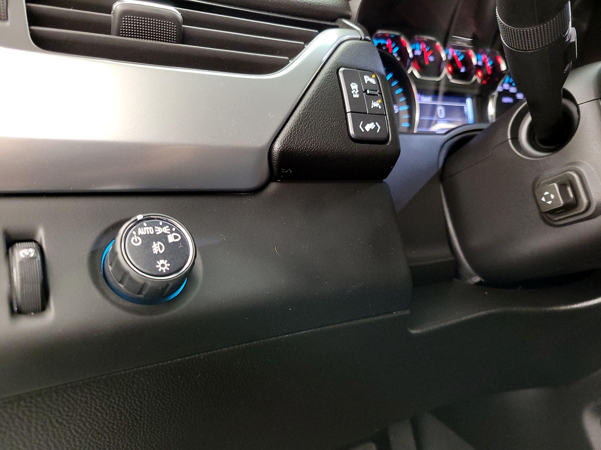 Thumbnail: 2019 Chevrolet Tahoe - 13