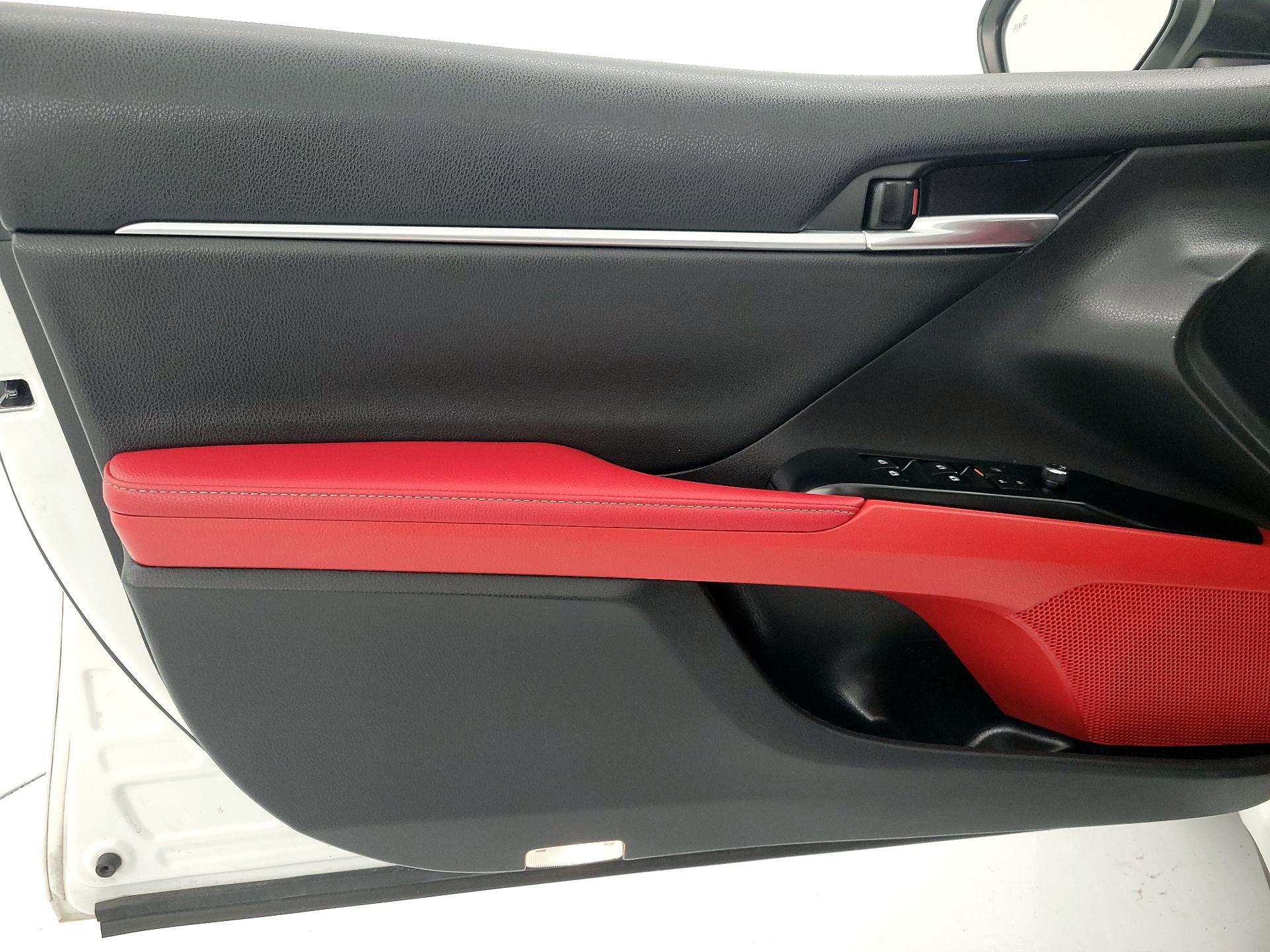 Thumbnail: 2020 Toyota Camry - 12