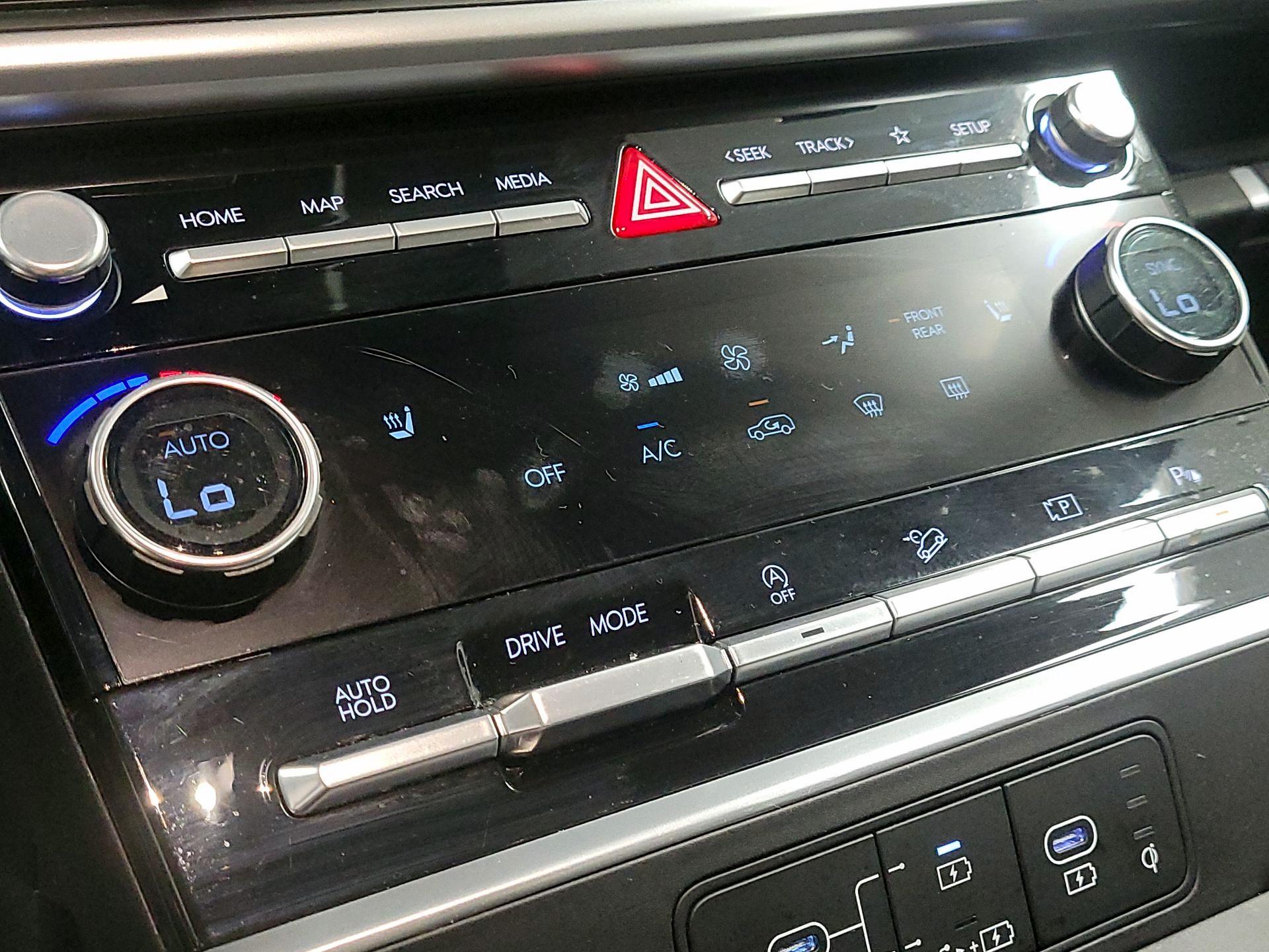 Thumbnail: 2024 Hyundai Santa Fe - 16