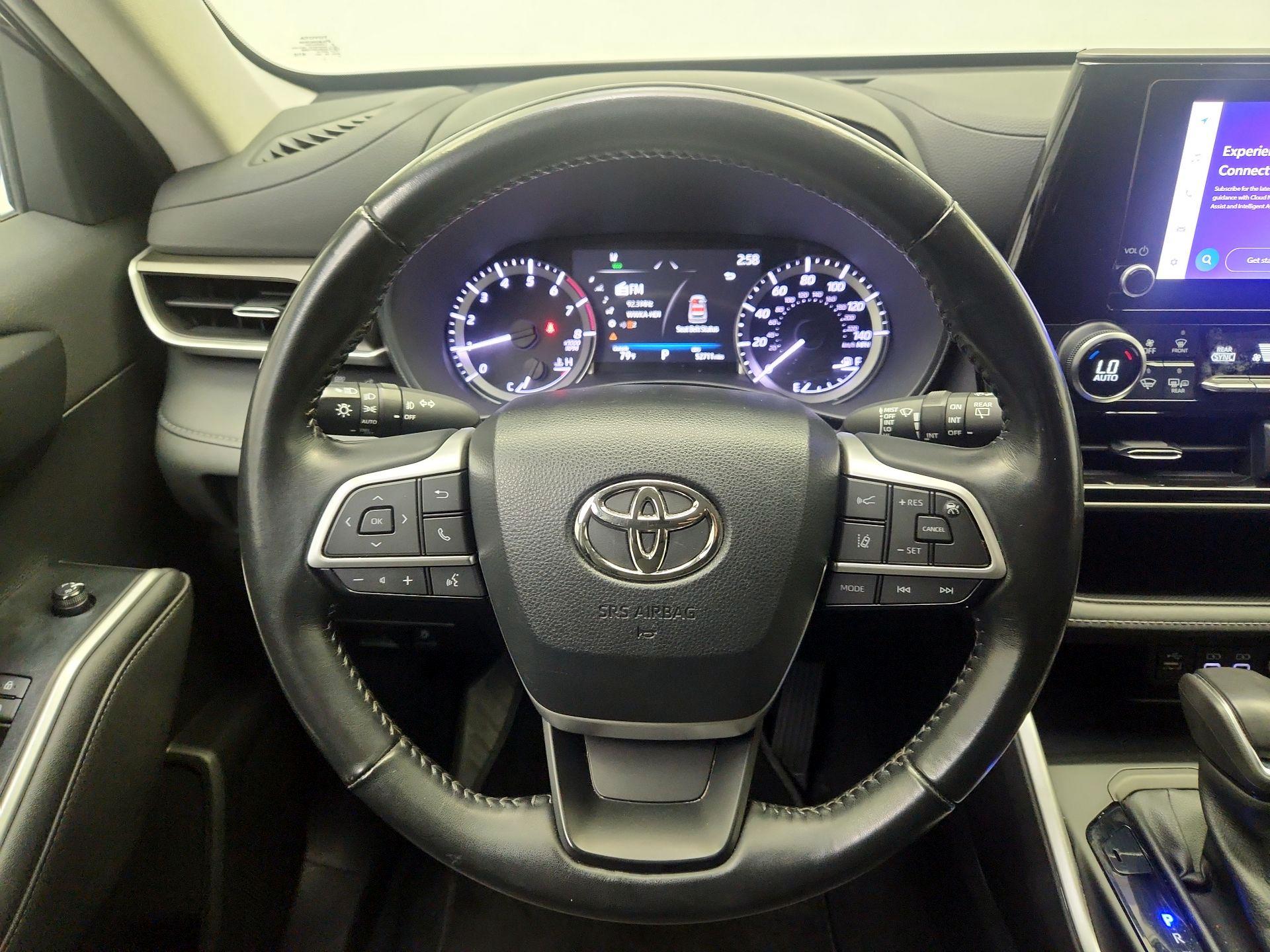 Thumbnail: 2023 Toyota Highlander - 10