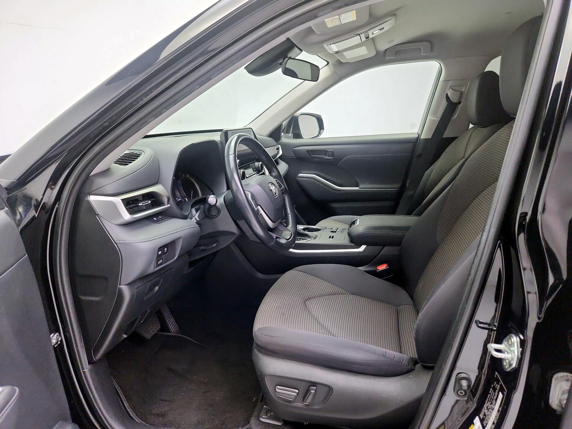 Thumbnail: 2023 Toyota Highlander - 11