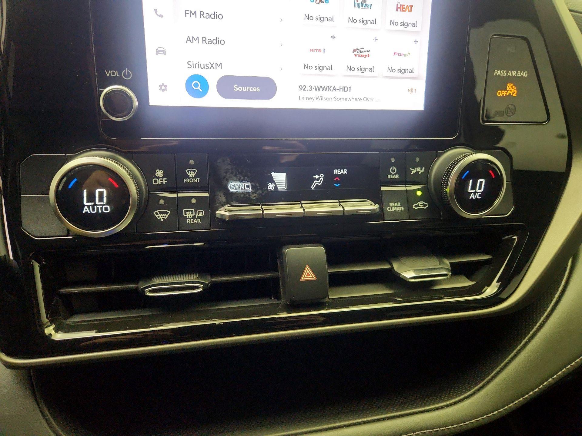 Thumbnail: 2023 Toyota Highlander - 17