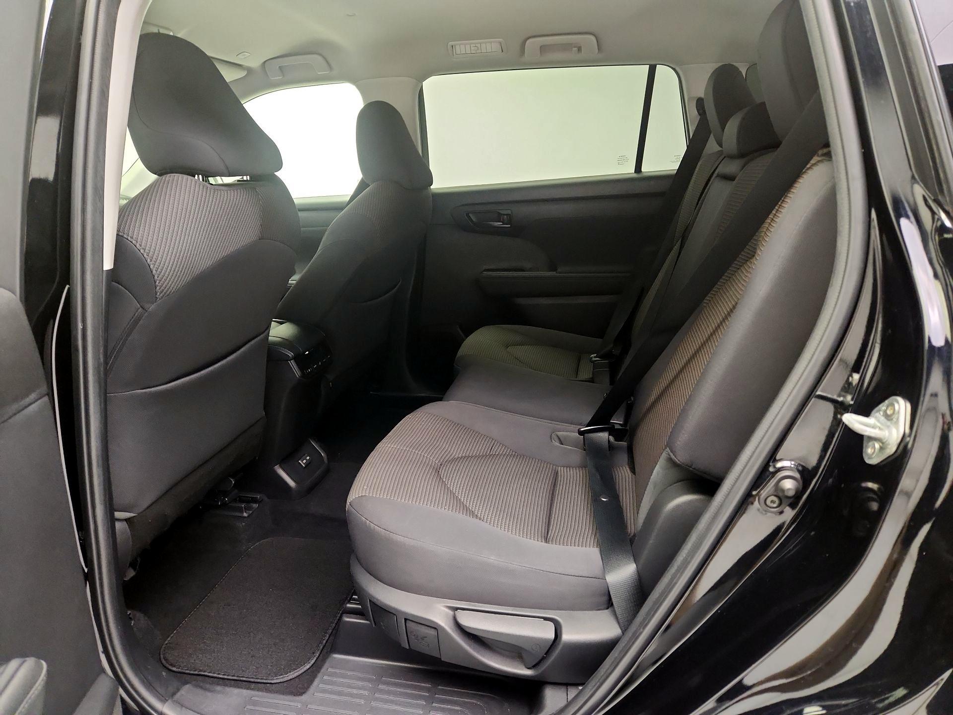 Thumbnail: 2023 Toyota Highlander - 20