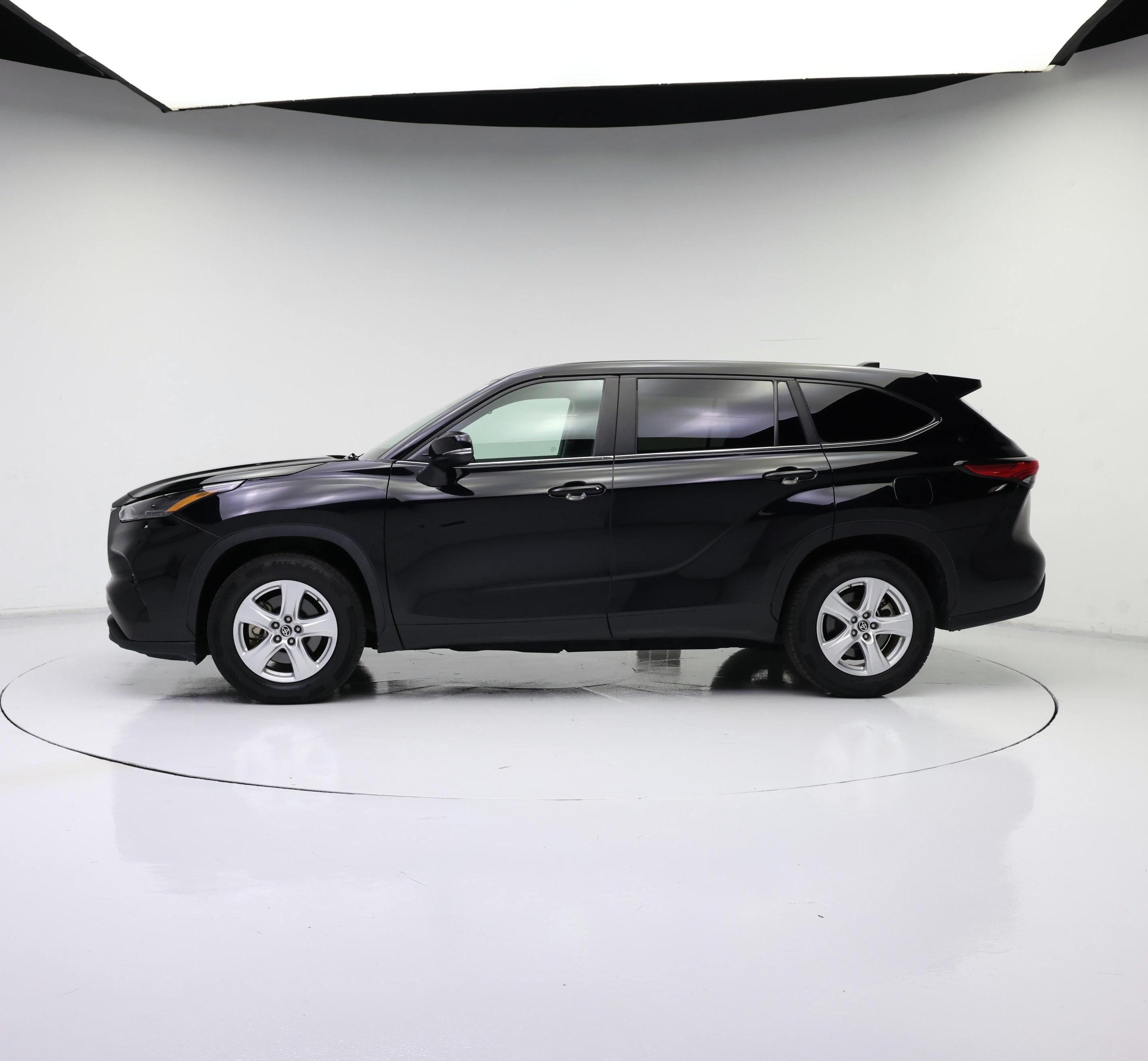 Thumbnail: 2023 Toyota Highlander - 3