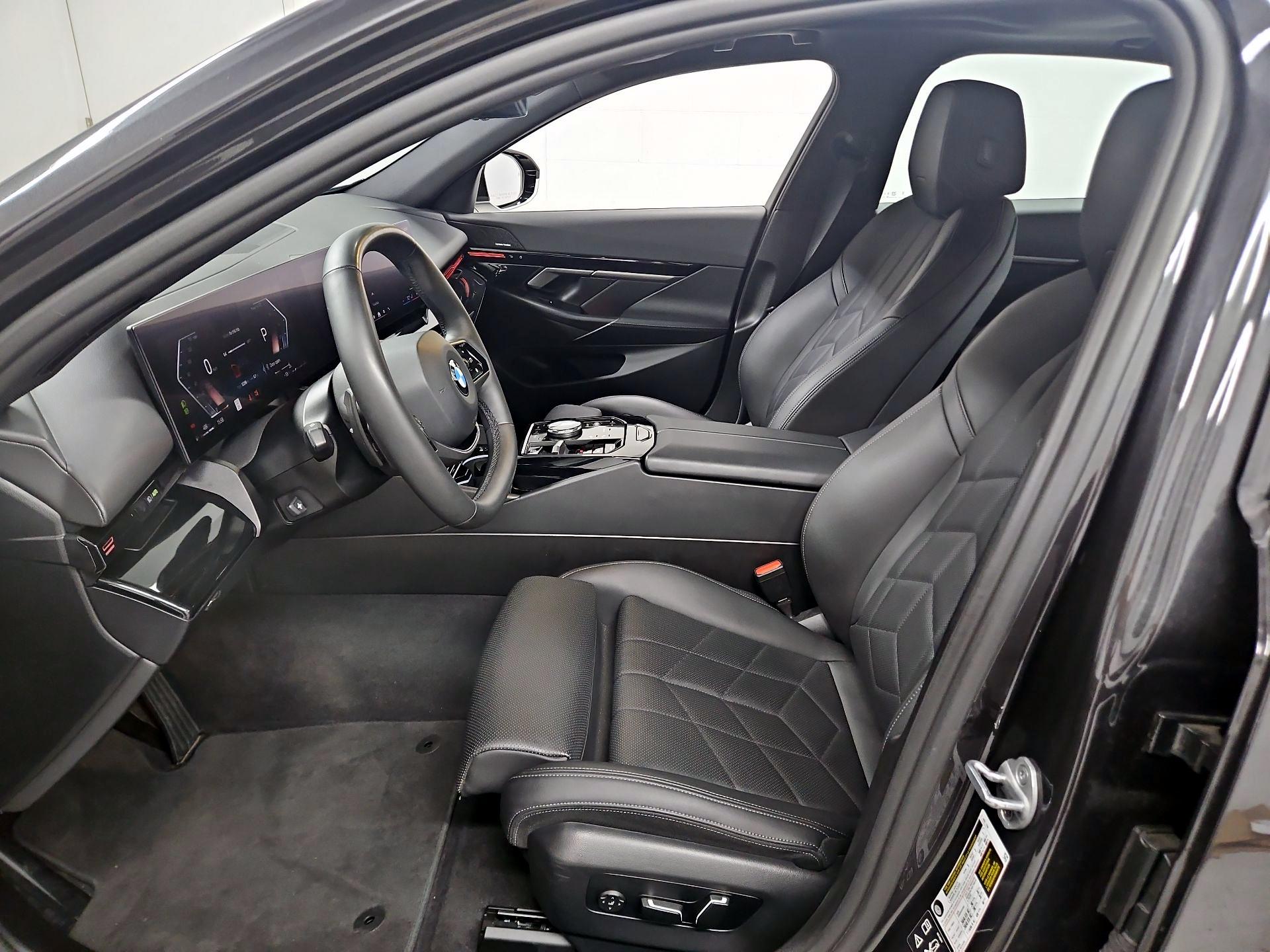 Thumbnail: 2024 BMW 5 Series - 11