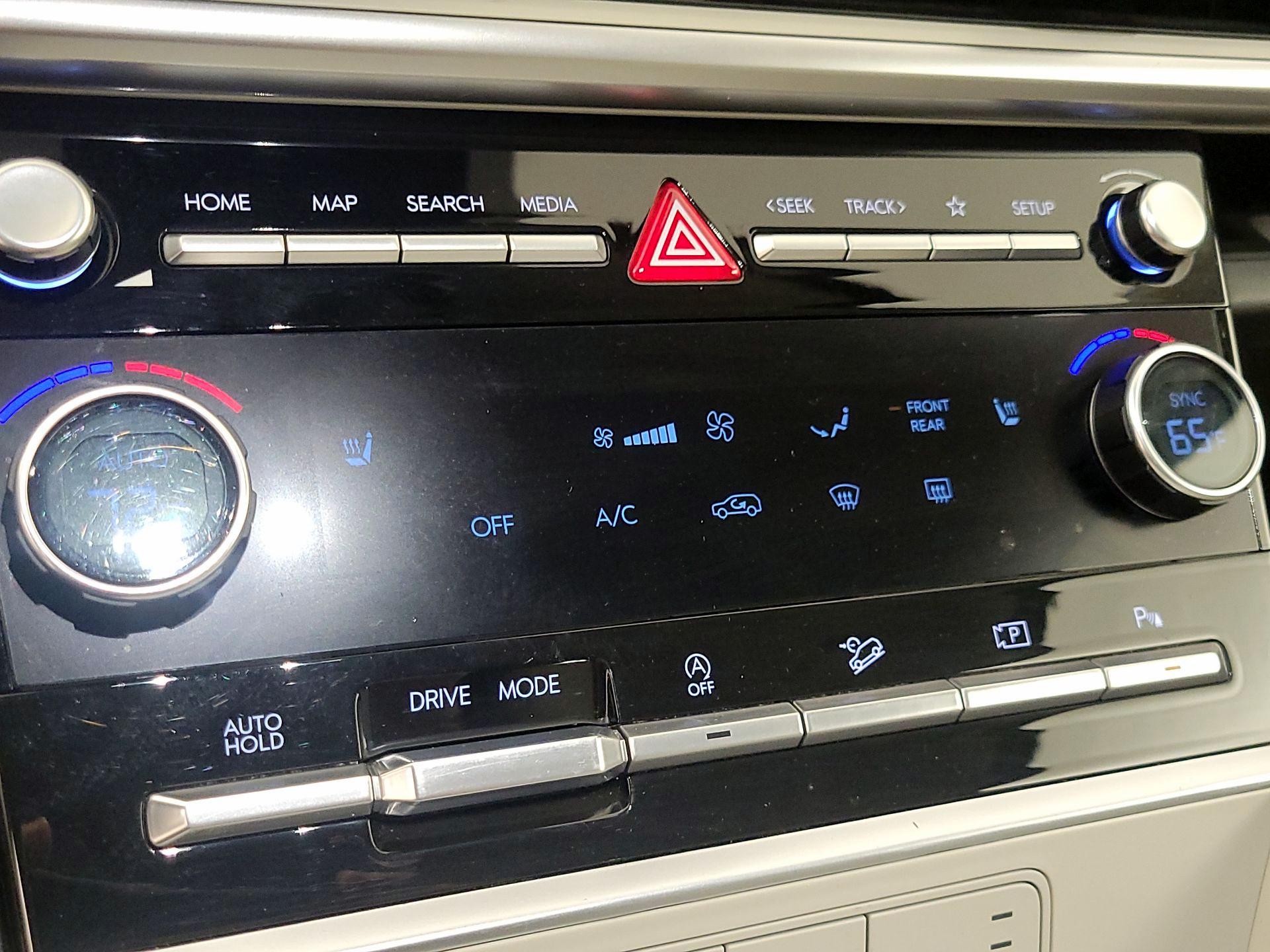 Thumbnail: 2024 Hyundai Santa Fe - 16