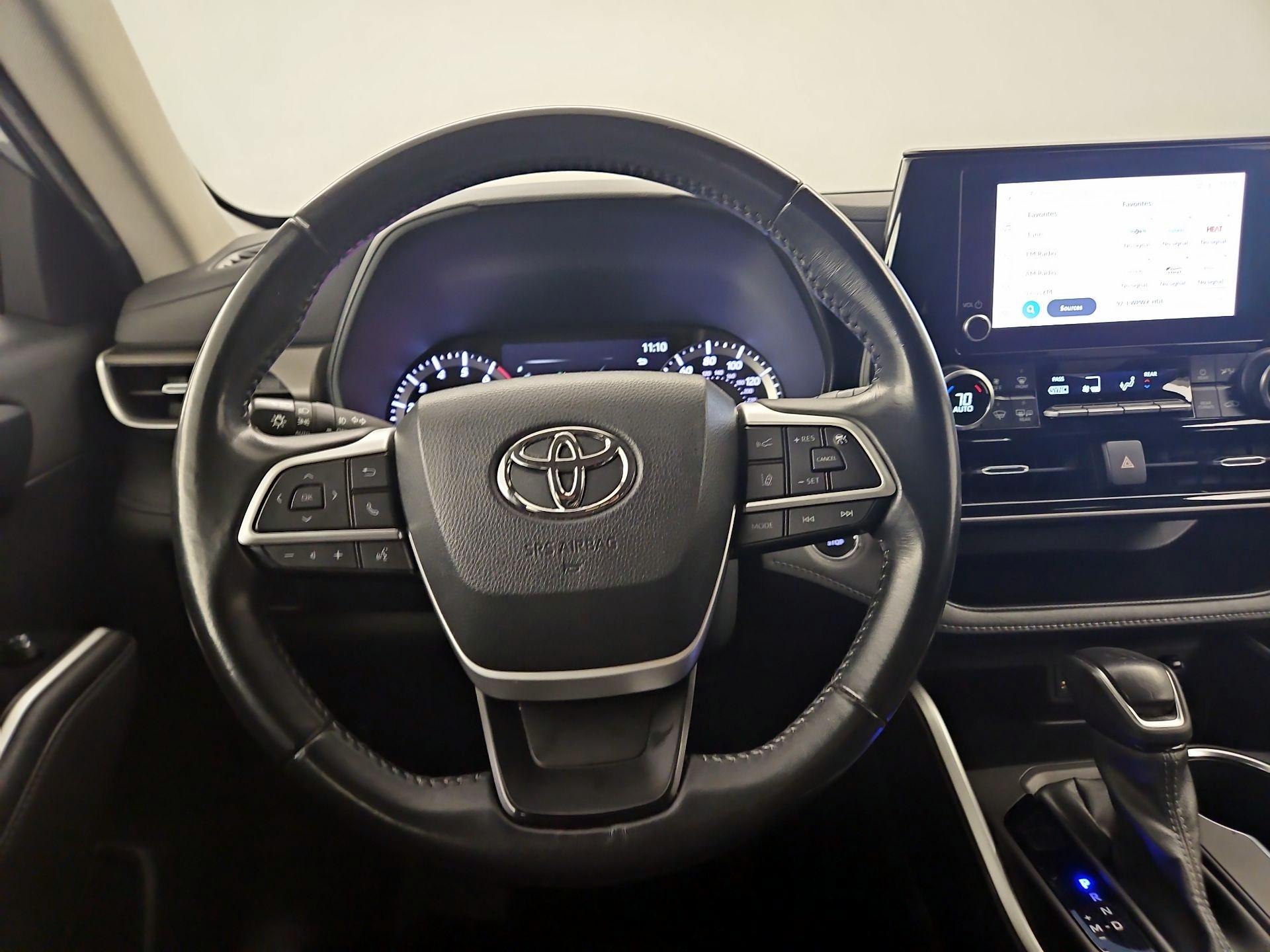 Thumbnail: 2023 Toyota Highlander - 10