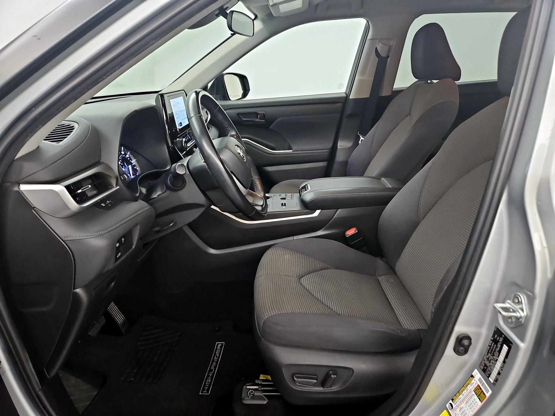 Thumbnail: 2023 Toyota Highlander - 11