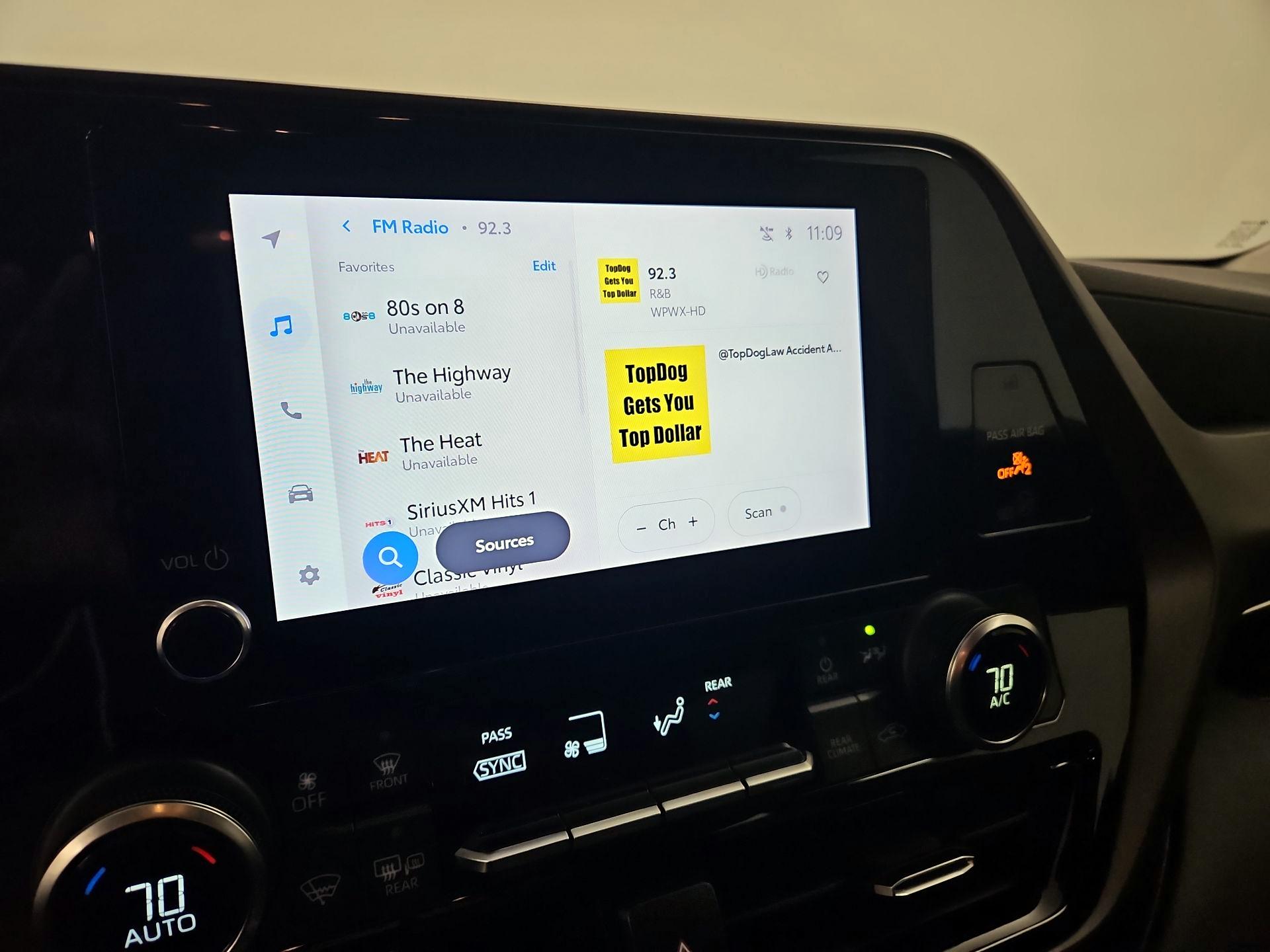 Thumbnail: 2023 Toyota Highlander - 15