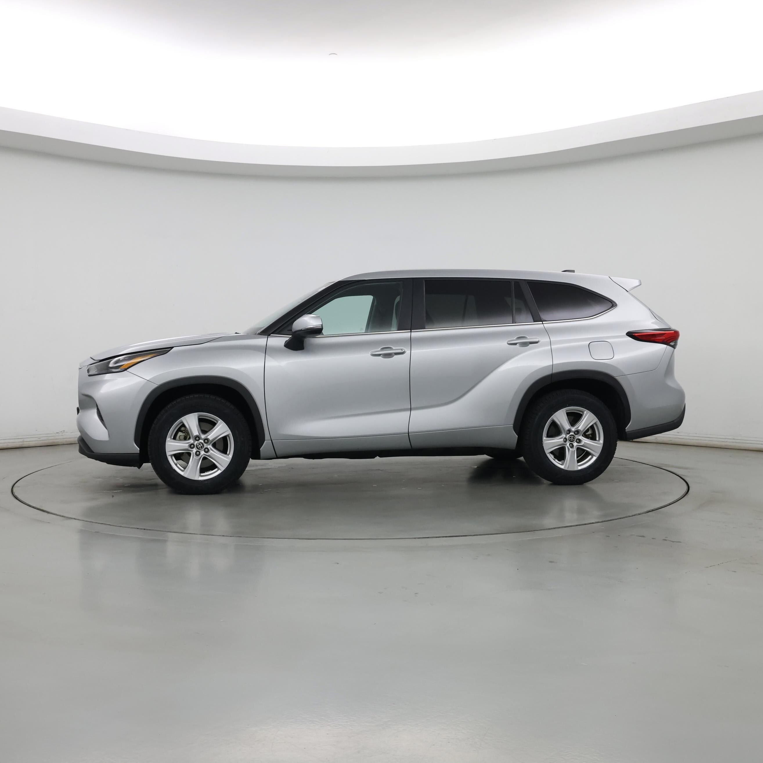 Thumbnail: 2023 Toyota Highlander - 3