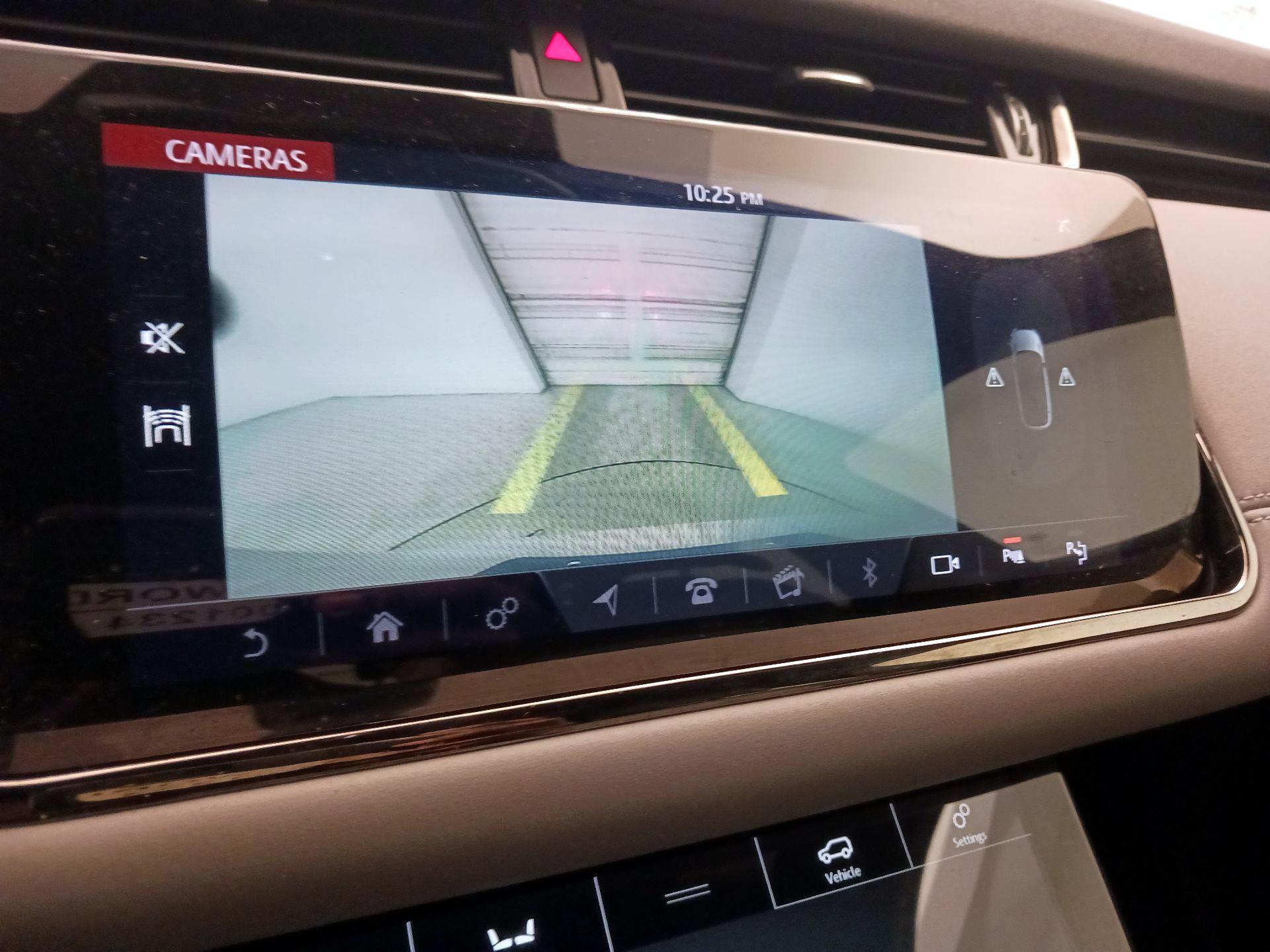 Thumbnail: 2020 Land Rover Range Rover Evoque - 15