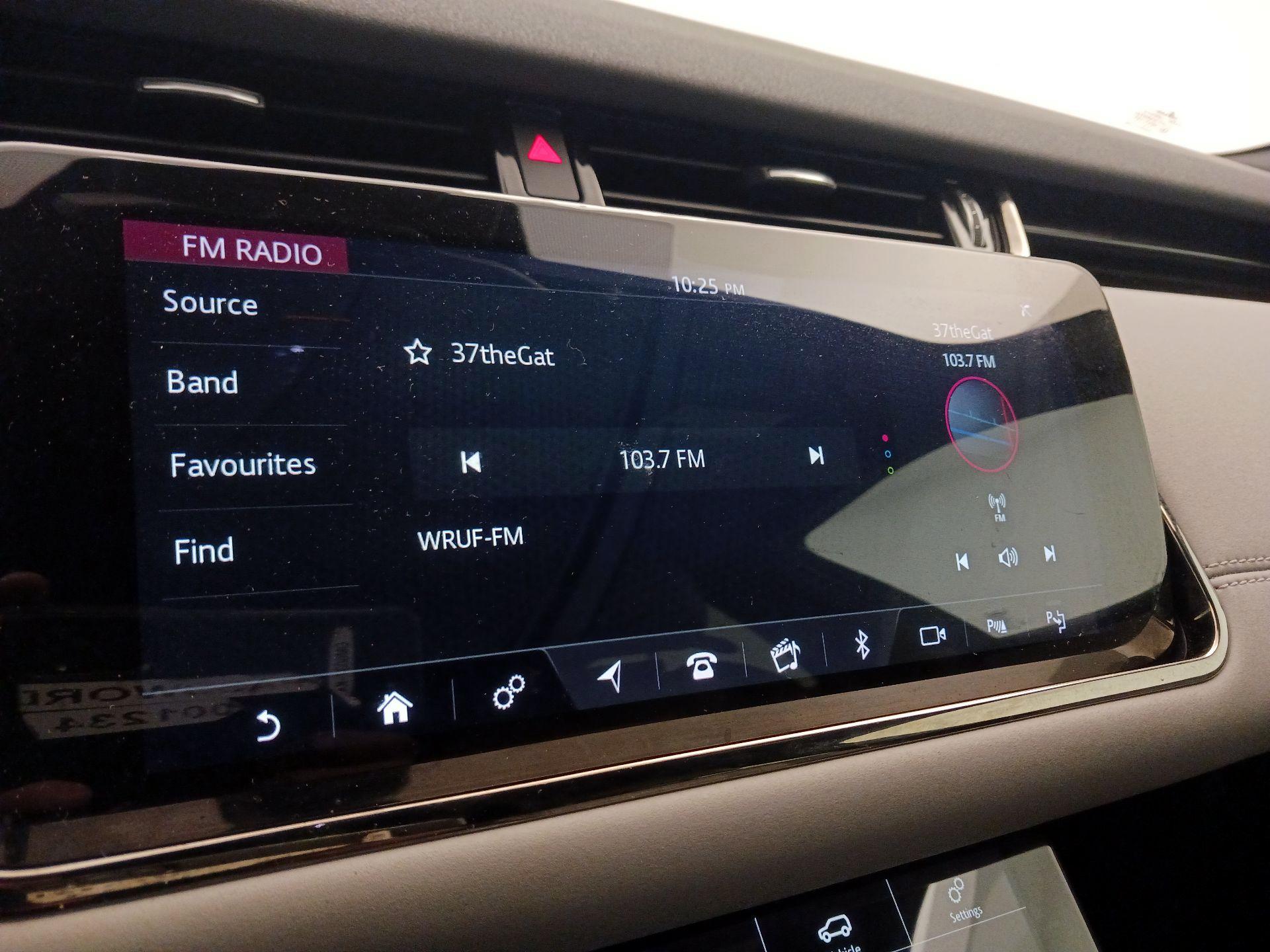 Thumbnail: 2020 Land Rover Range Rover Evoque - 16