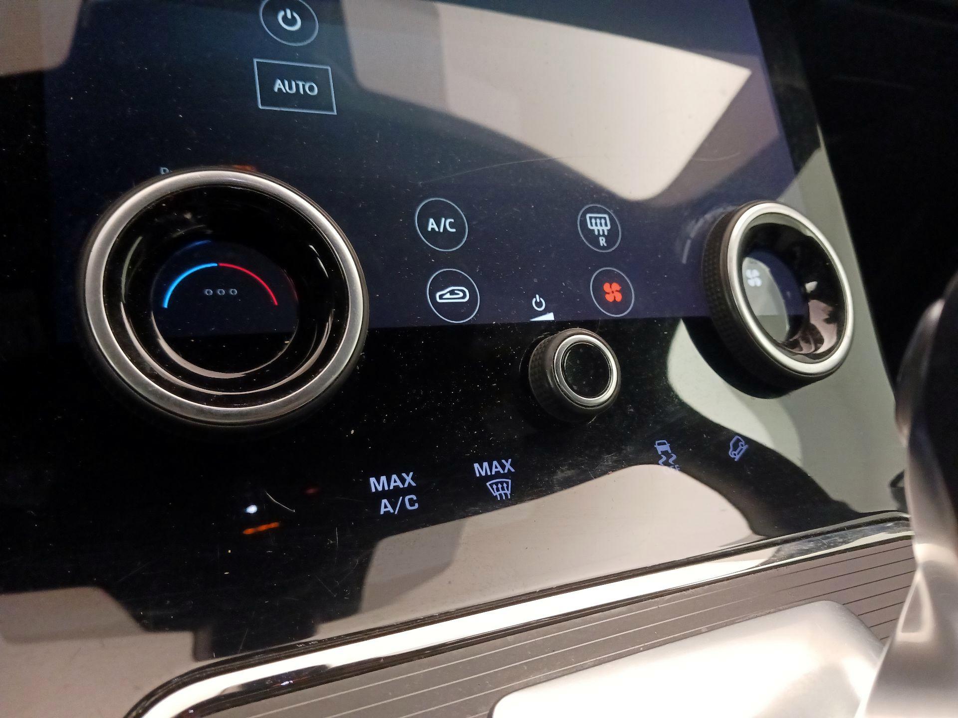 Thumbnail: 2020 Land Rover Range Rover Evoque - 17