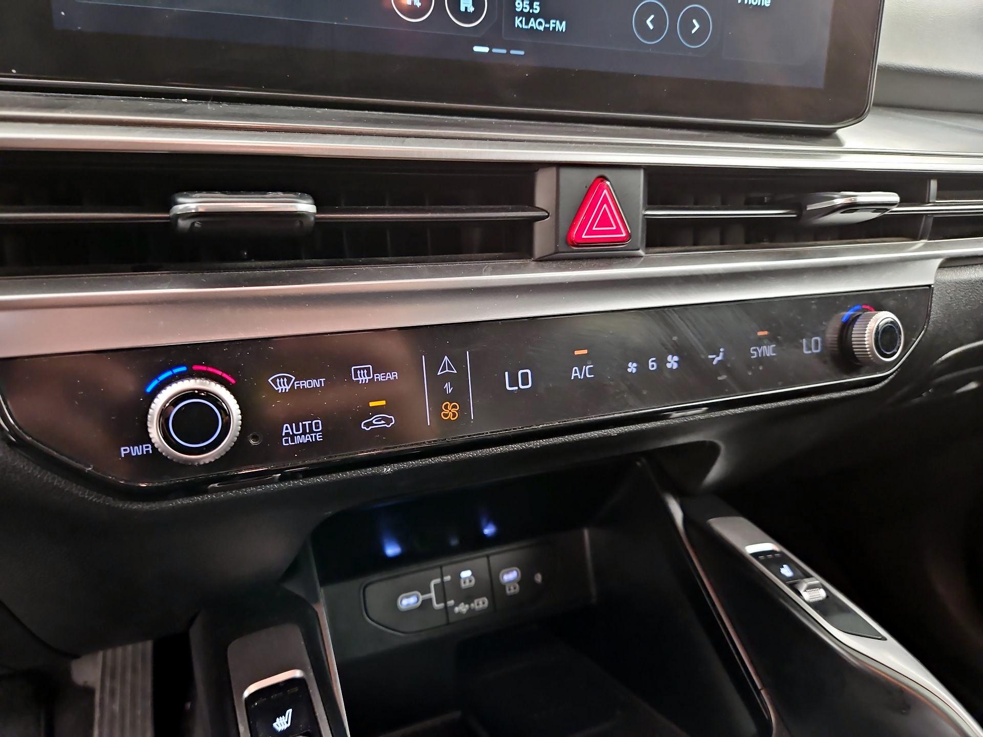 Thumbnail: 2024 Kia Sorento - 17