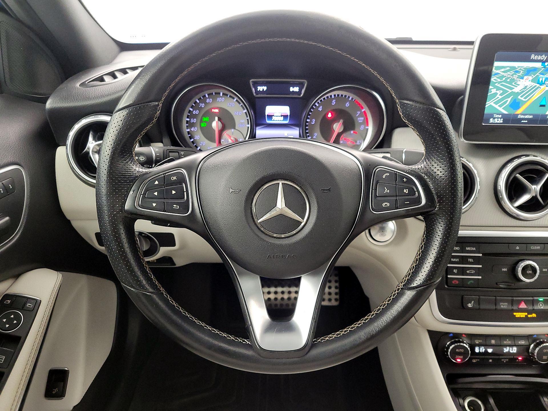 Thumbnail: 2016 Mercedes-Benz GLA - 10