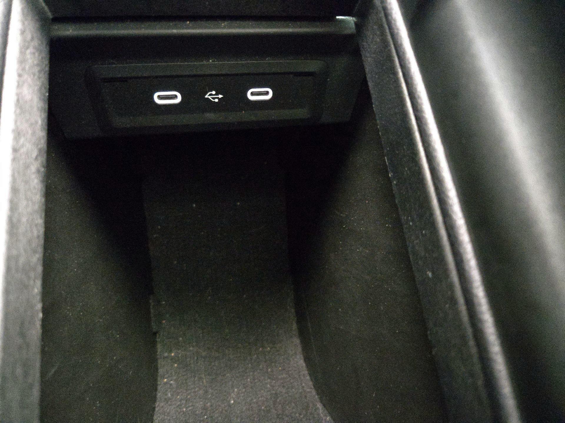 Thumbnail: 2024 Mercedes-Benz GLB - 19