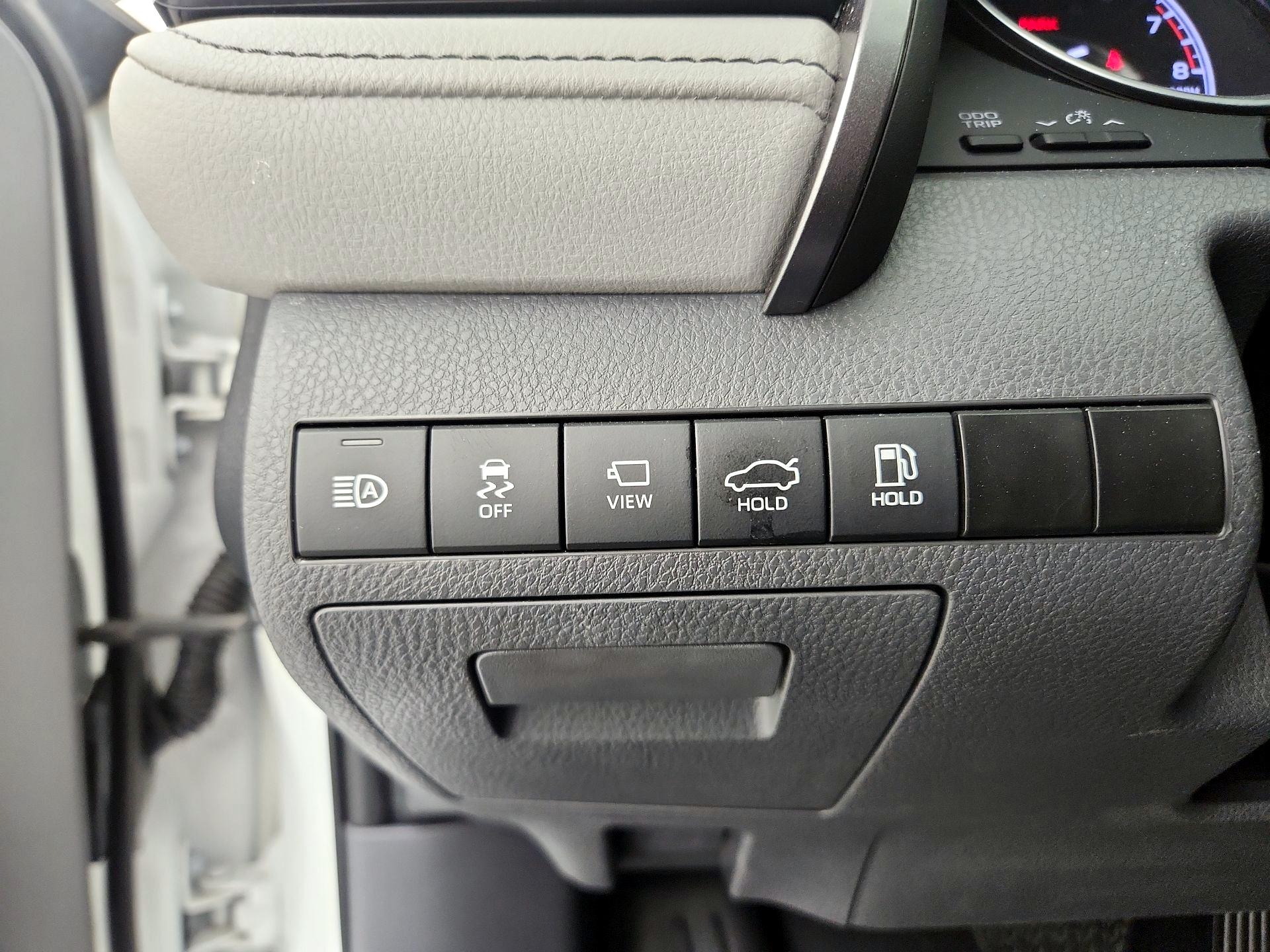 Thumbnail: 2022 Toyota Camry - 13