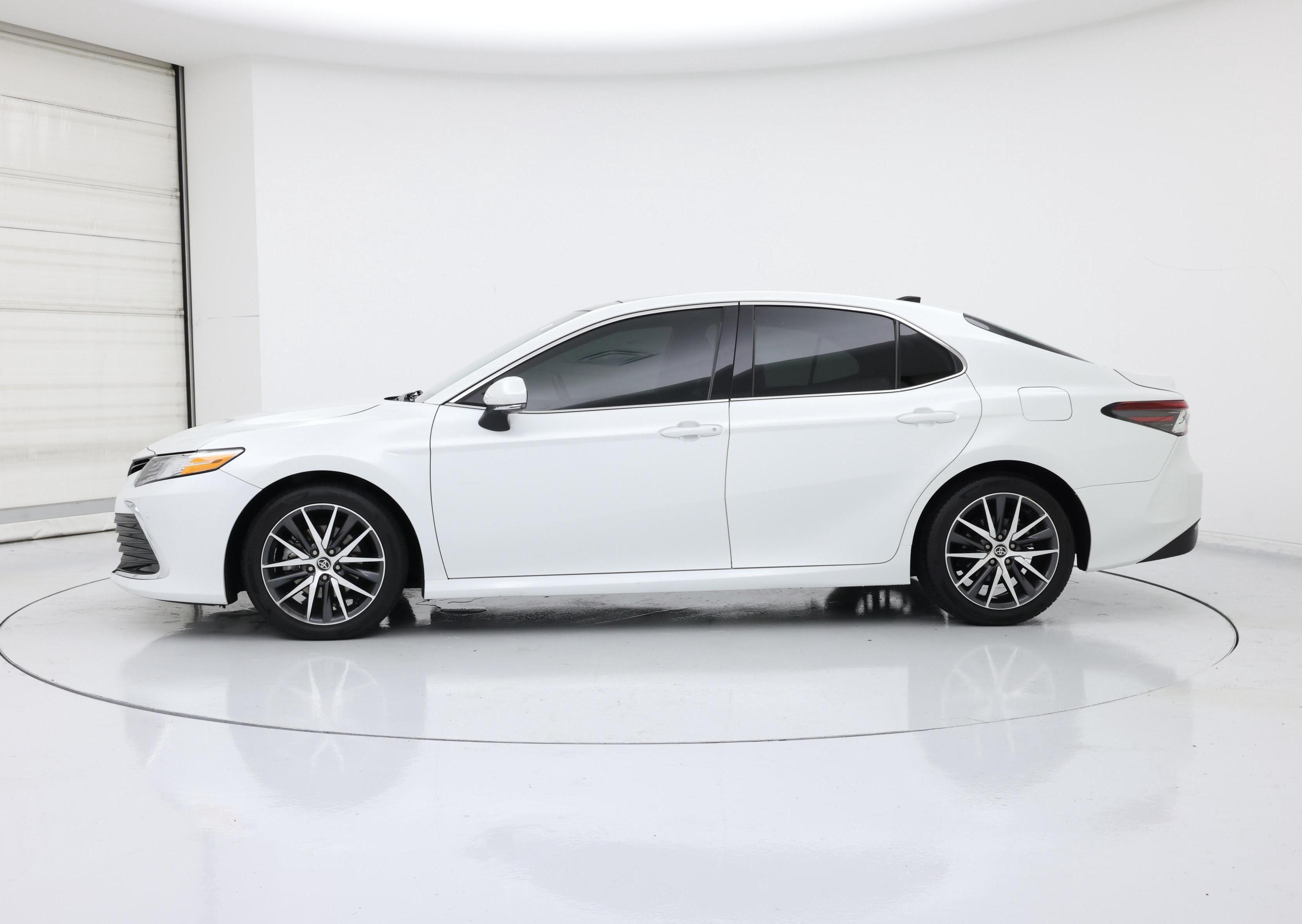 Thumbnail: 2022 Toyota Camry - 3