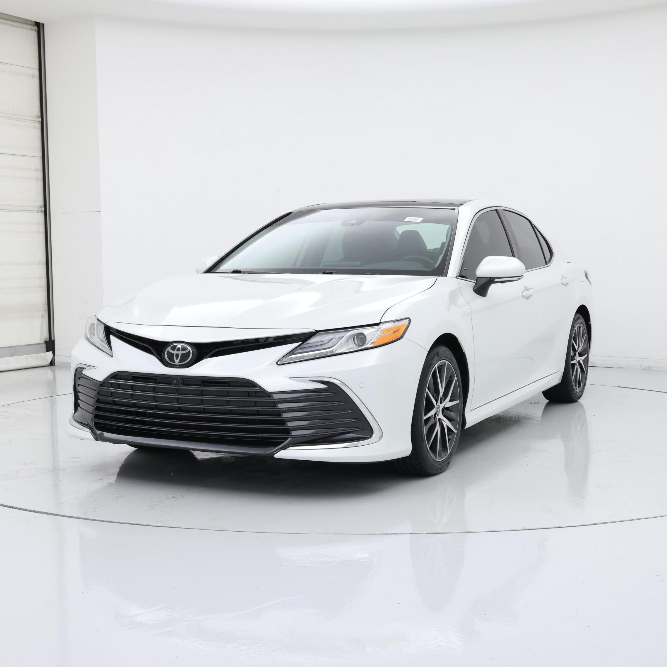 Thumbnail: 2022 Toyota Camry - 4
