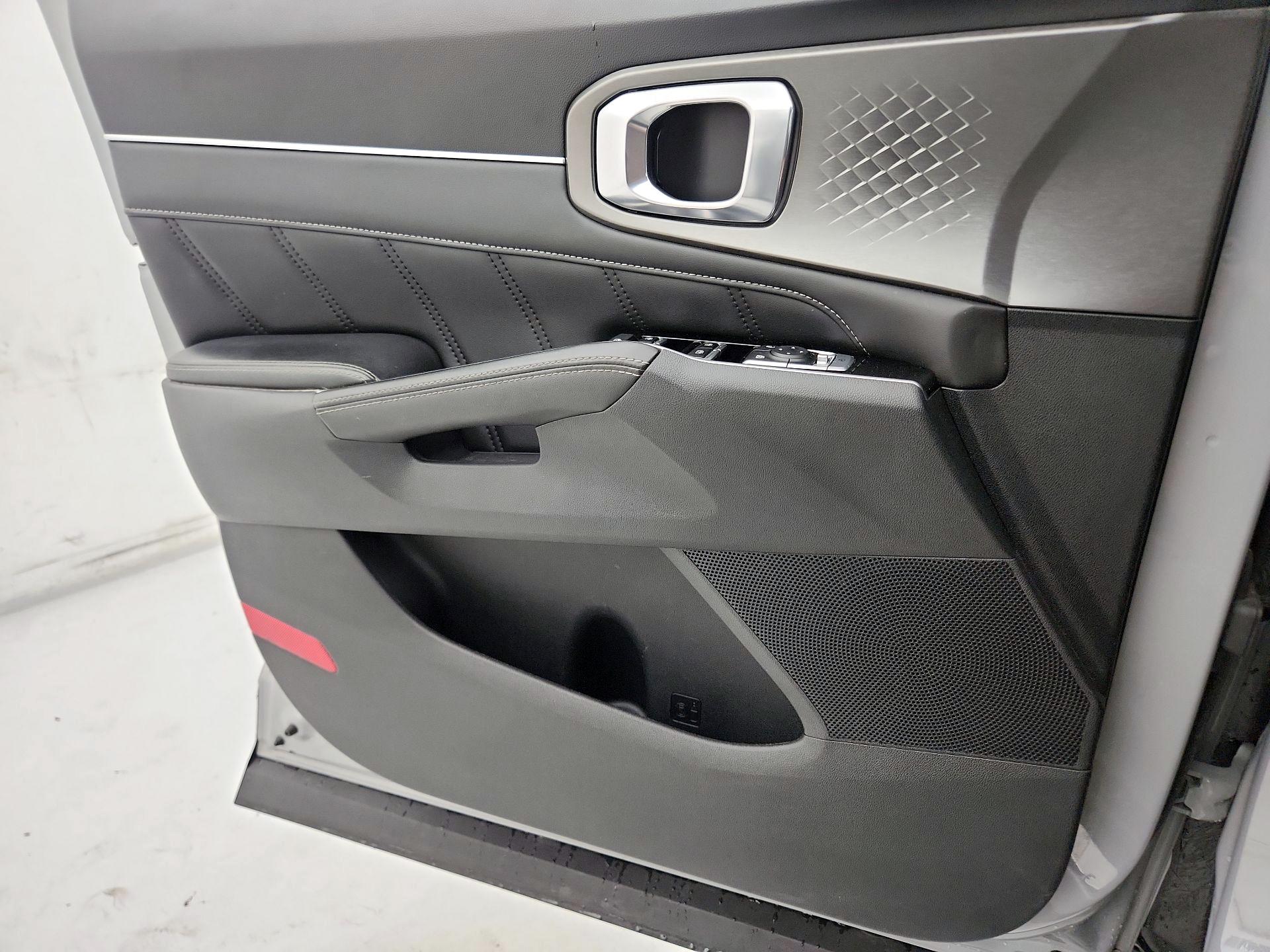 Thumbnail: 2023 Kia Sorento - 12