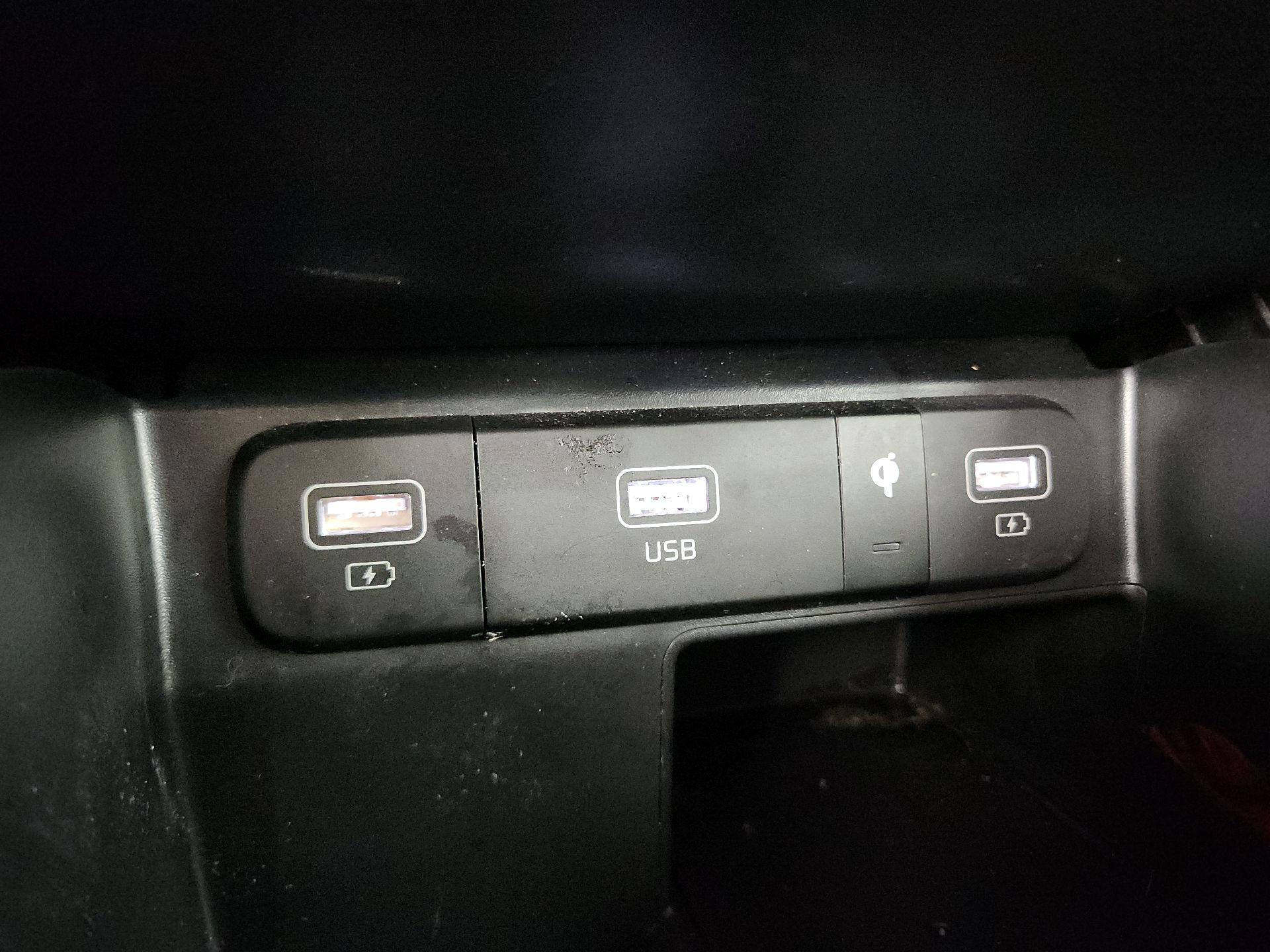 Thumbnail: 2023 Kia Sorento - 19