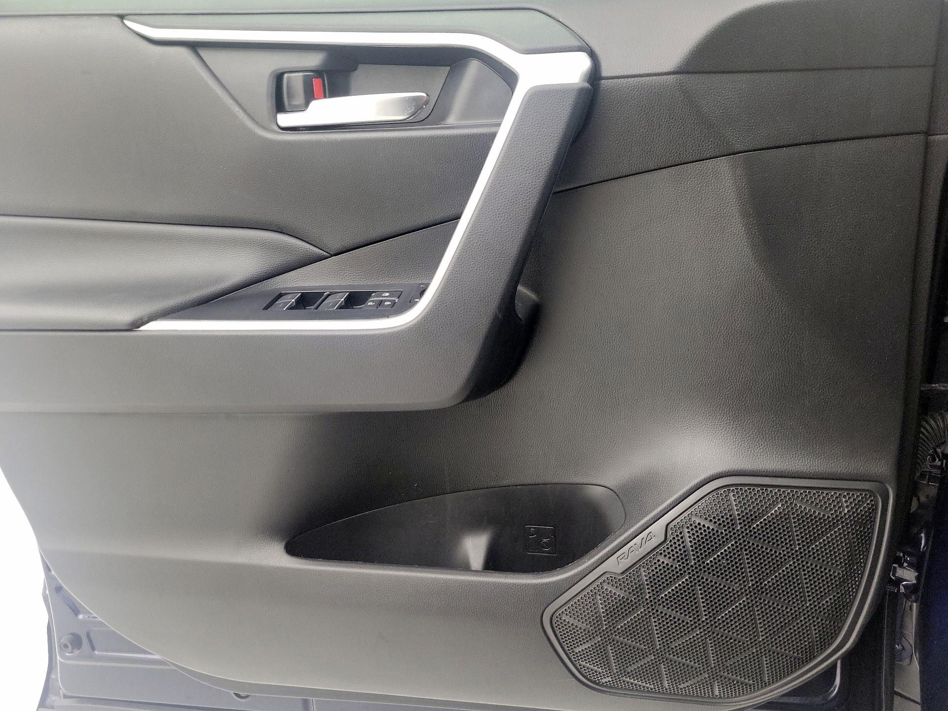 Thumbnail: 2022 Toyota RAV4 - 12