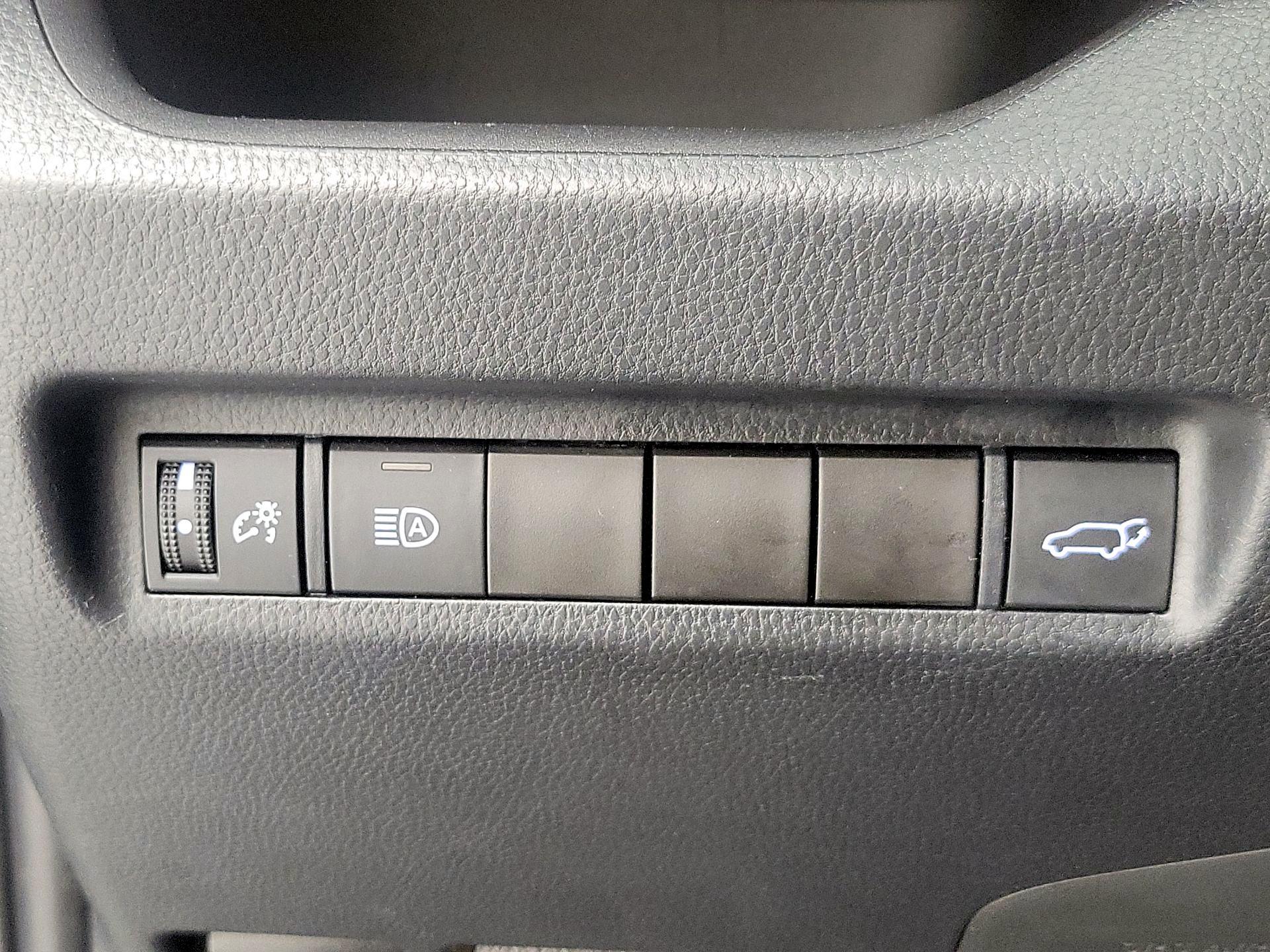 Thumbnail: 2022 Toyota RAV4 - 13