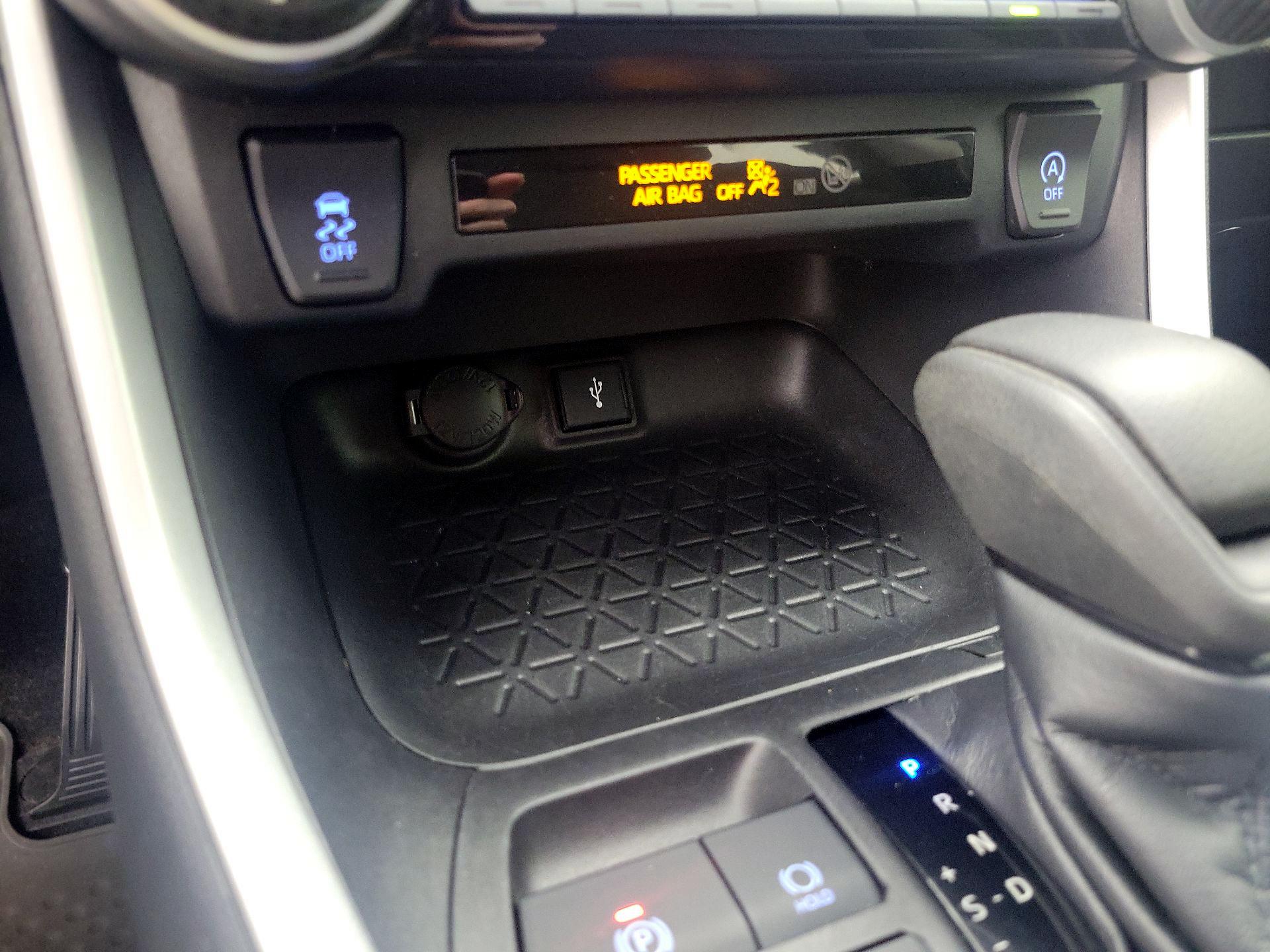 Thumbnail: 2022 Toyota RAV4 - 18