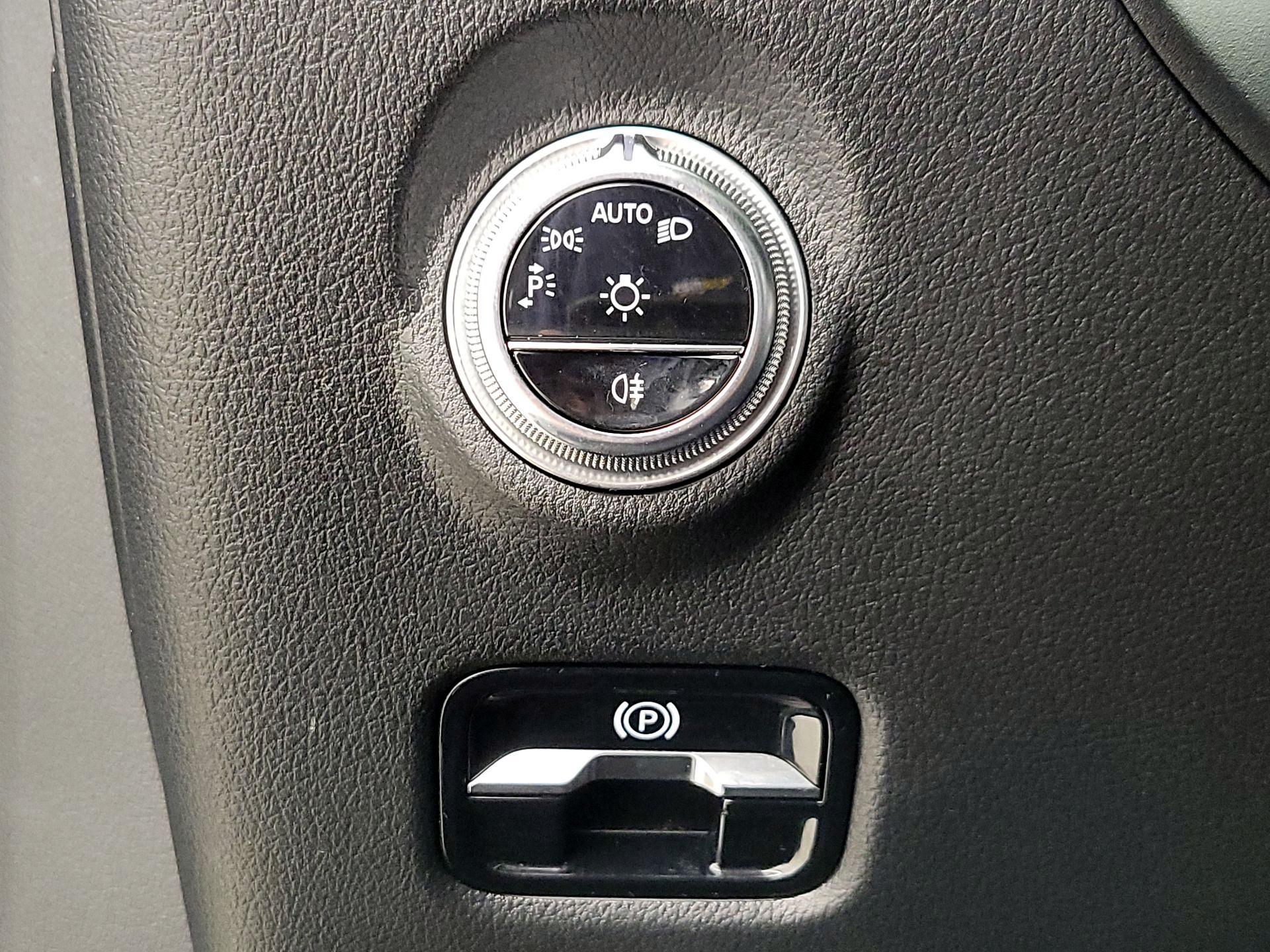 Thumbnail: 2024 Mercedes-Benz C-Class - 13