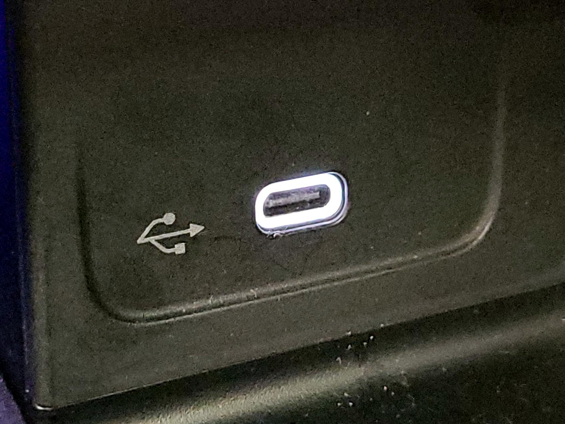 Thumbnail: 2024 Mercedes-Benz C-Class - 18