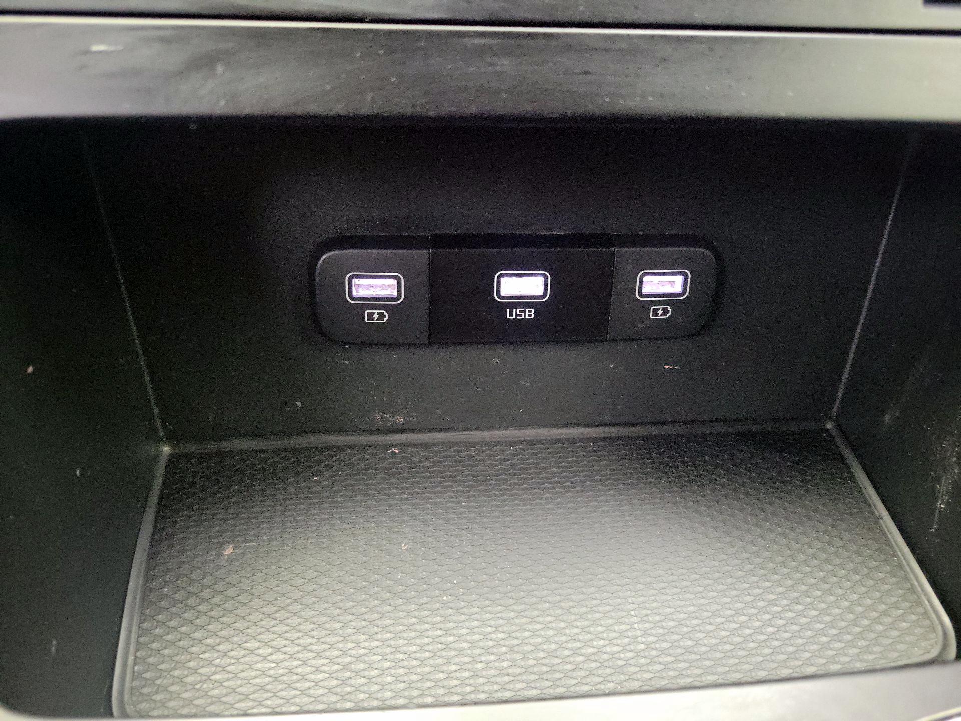 Thumbnail: 2024 Kia Carnival - 18