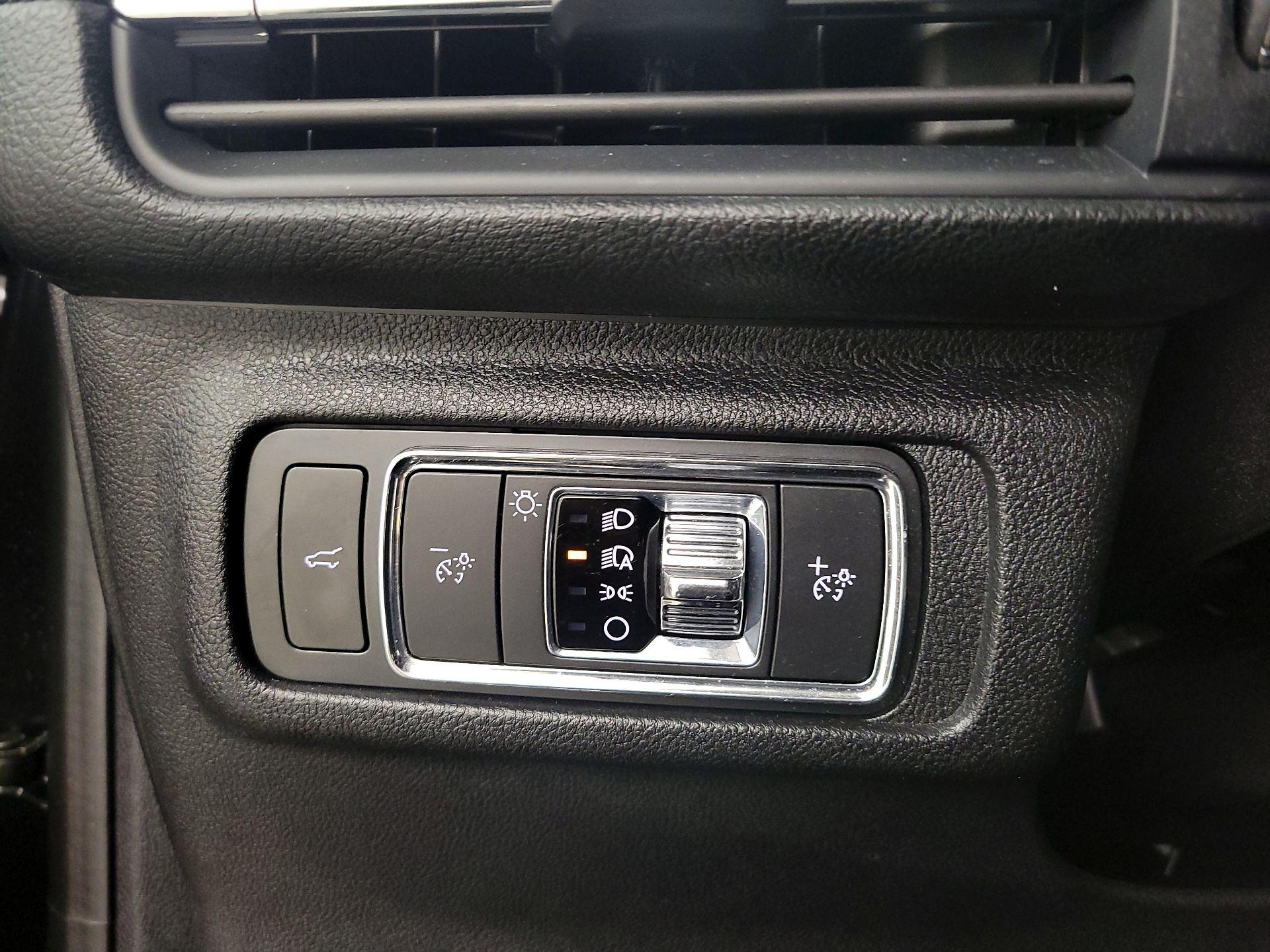 Thumbnail: 2021 Lincoln Corsair - 13